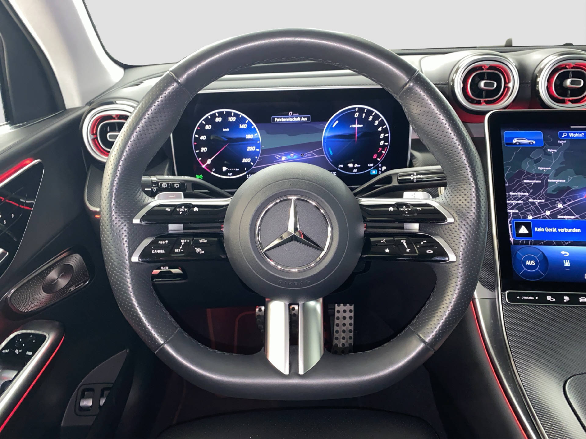 MERCEDES-BENZ GLC 300 e AMG Line 4MATIC-image-9