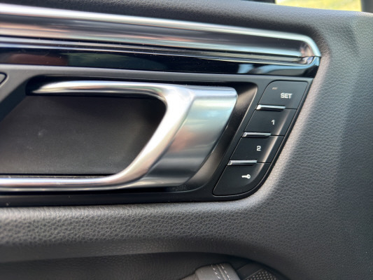 PORSCHE Macan S PDK-image-11