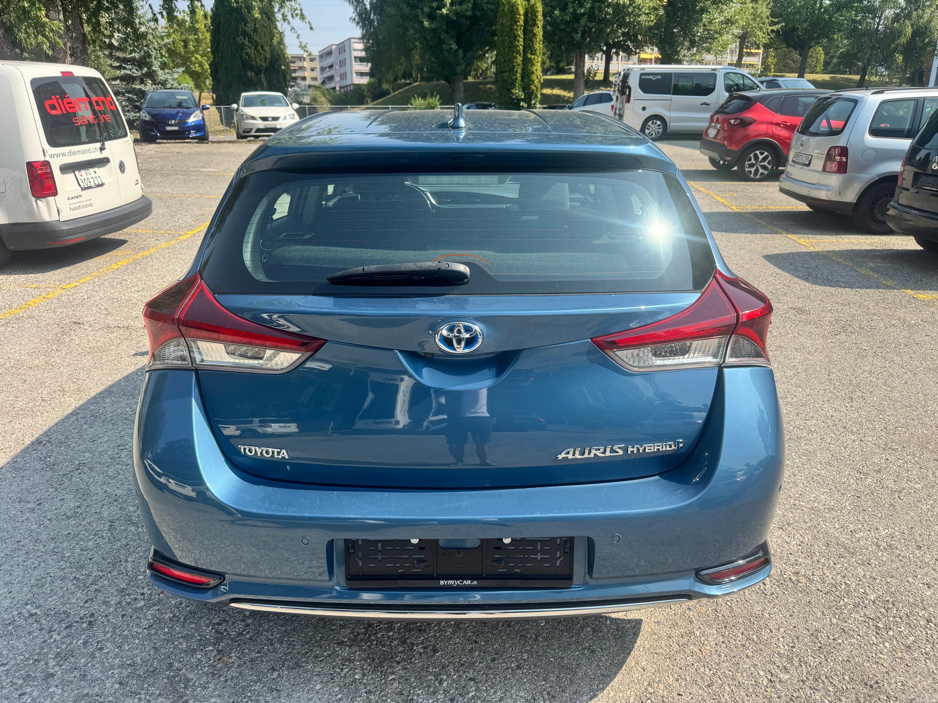 TOYOTA Auris 1.8 HSD Style e-CVT-image-4
