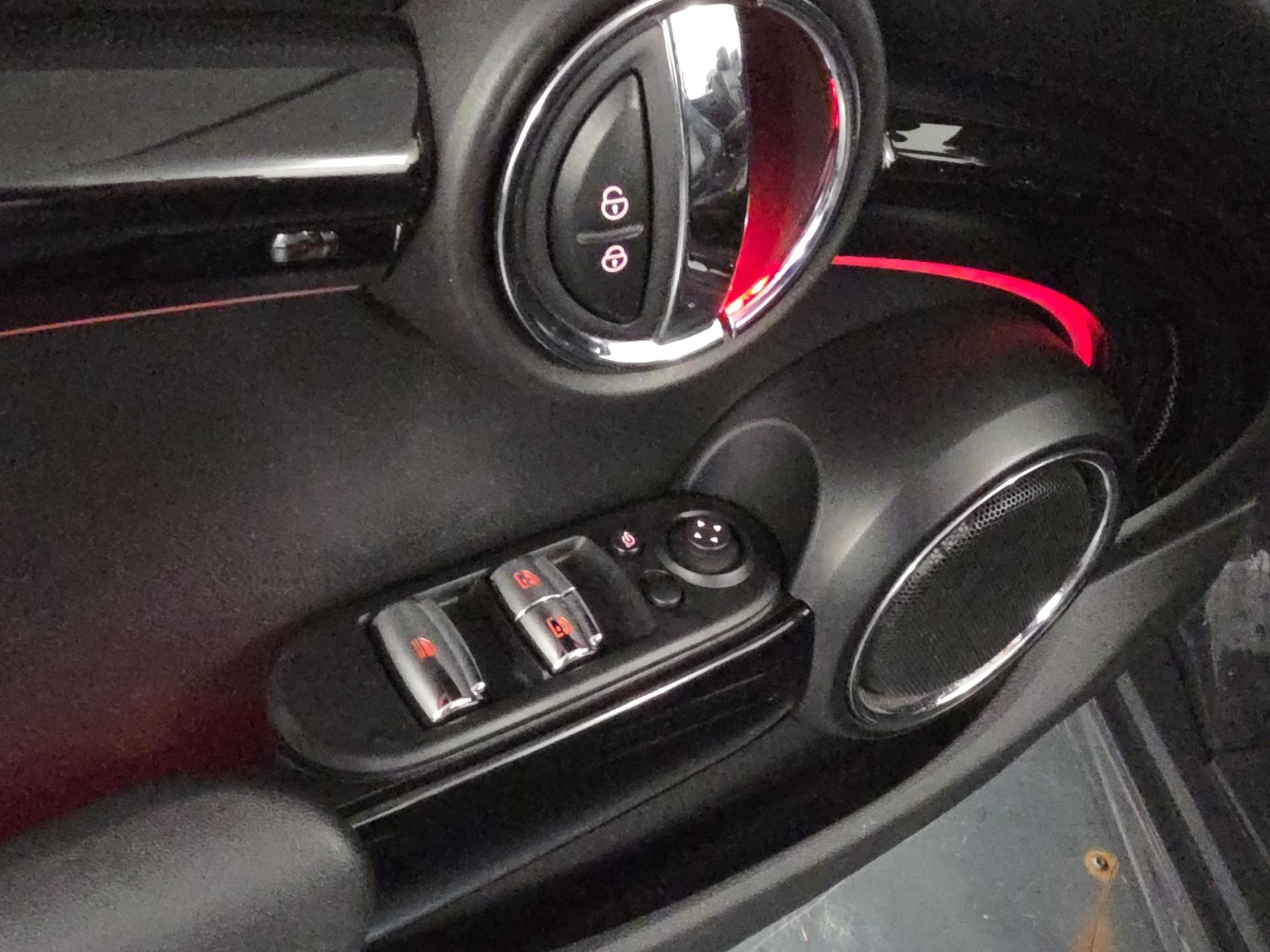 MINI Cooper S Cabriolet Steptronic-image-18
