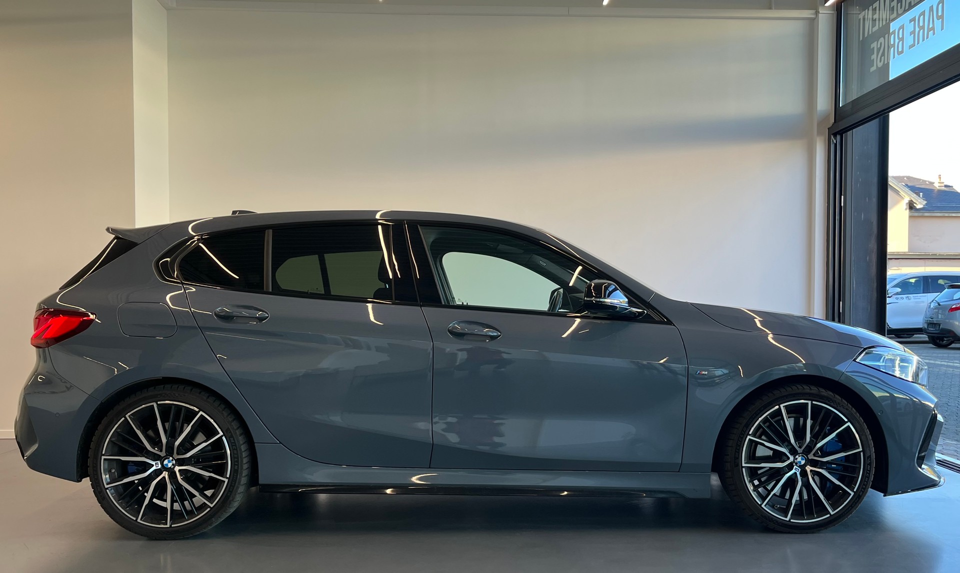 BMW M135i xDrive Steptronic-image-7