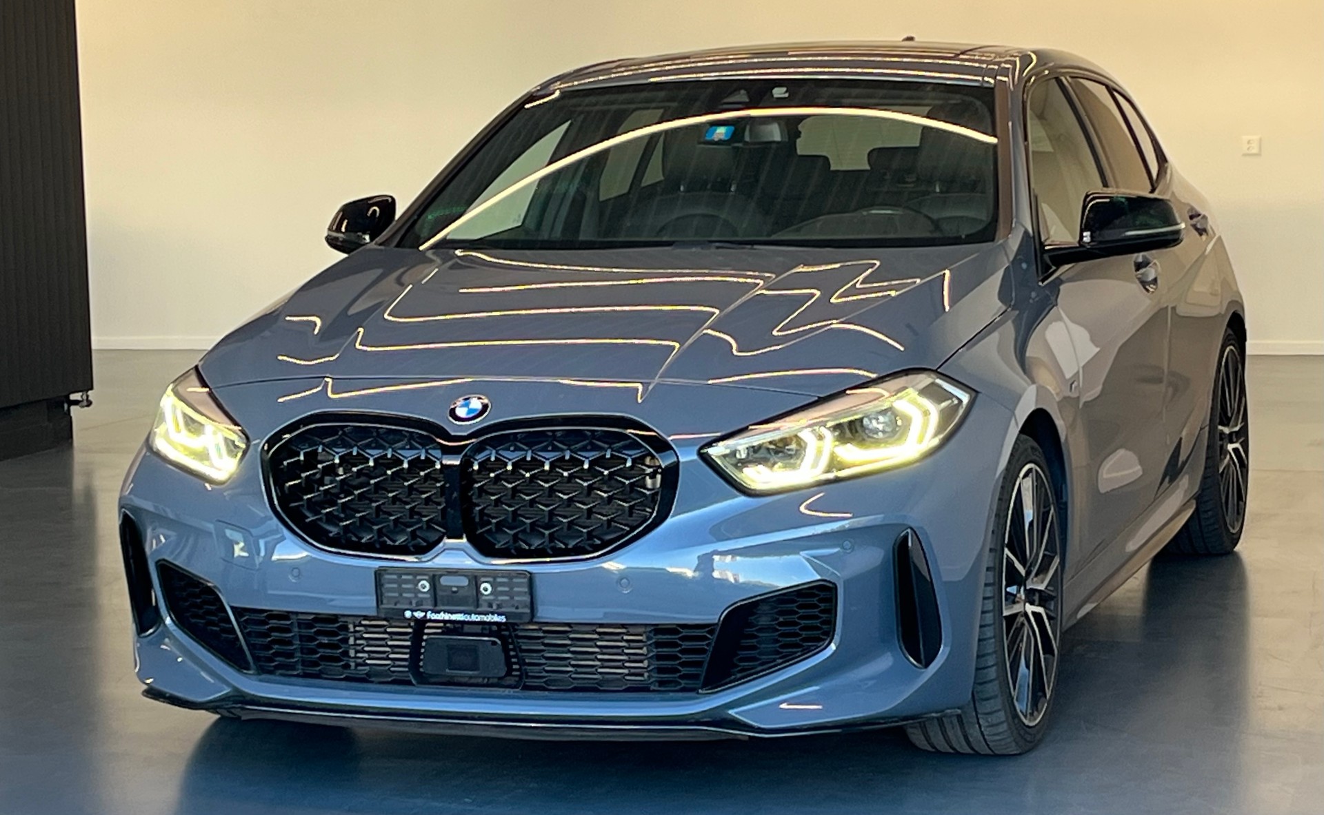BMW M135i xDrive Steptronic-image-1
