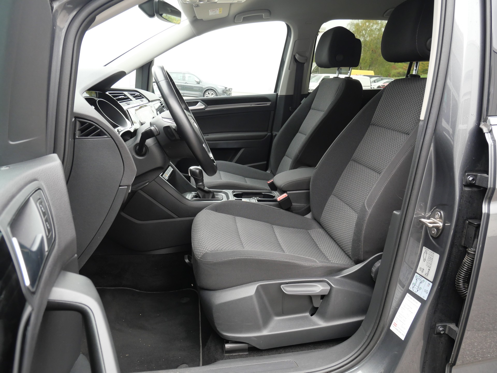 VW Touran 2.0 TDI BlueMotion Technology Comfortline DSG *7-Plätzer*-image-11
