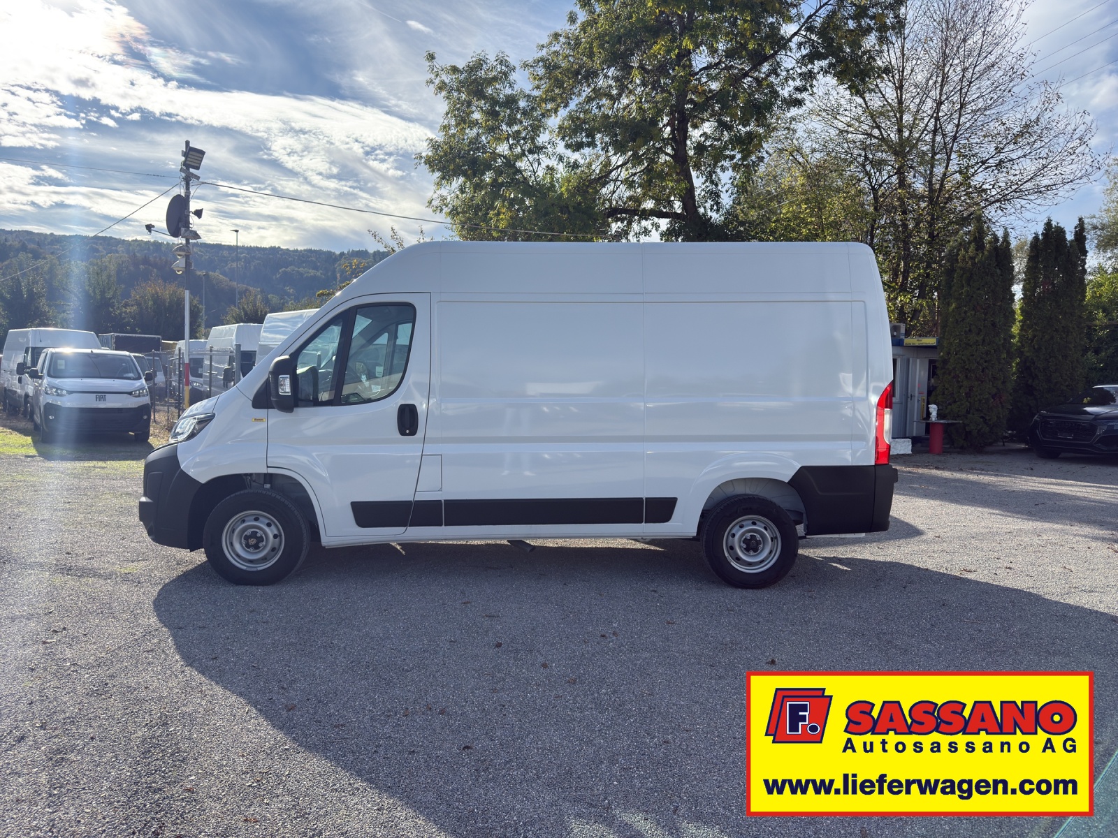 PEUGEOT Boxer 335 2.2 BlueHDI 140 L2H2 Apple Carplay & Android Auto-image-4
