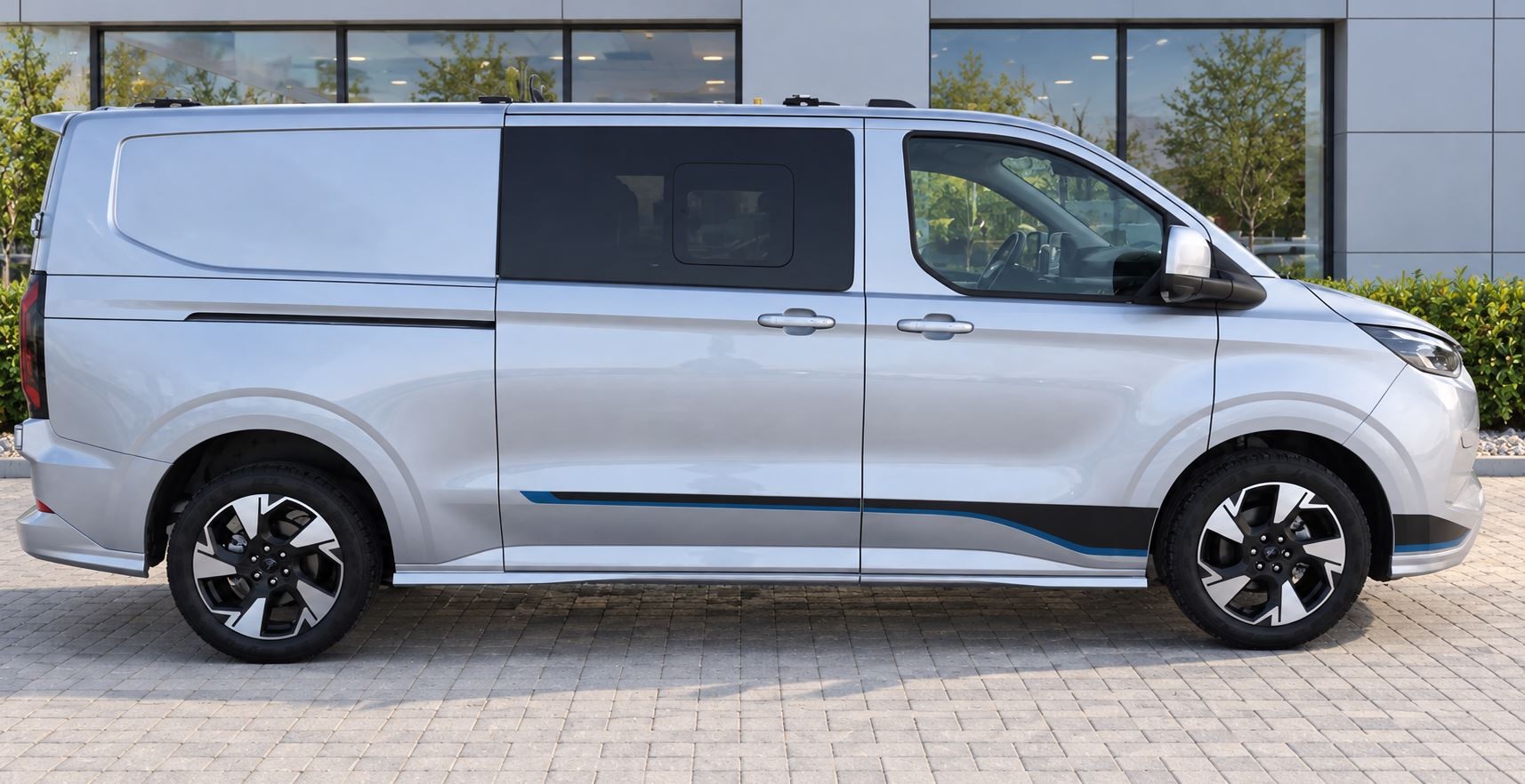 FORD Transit Custom 340 PHEV L2H1 Aut. Sport-showroom-element-1