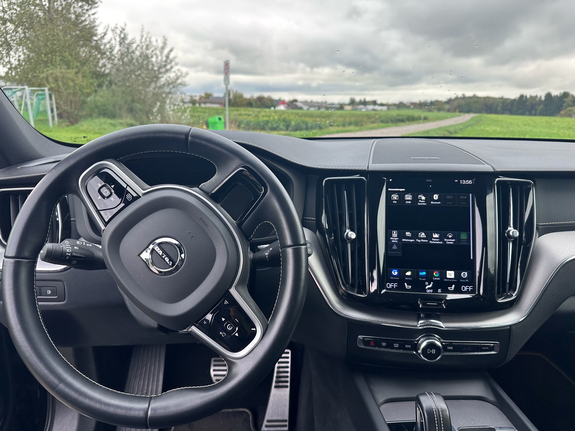 VOLVO 2.0 T8 TE R-Design eAWD-image-4