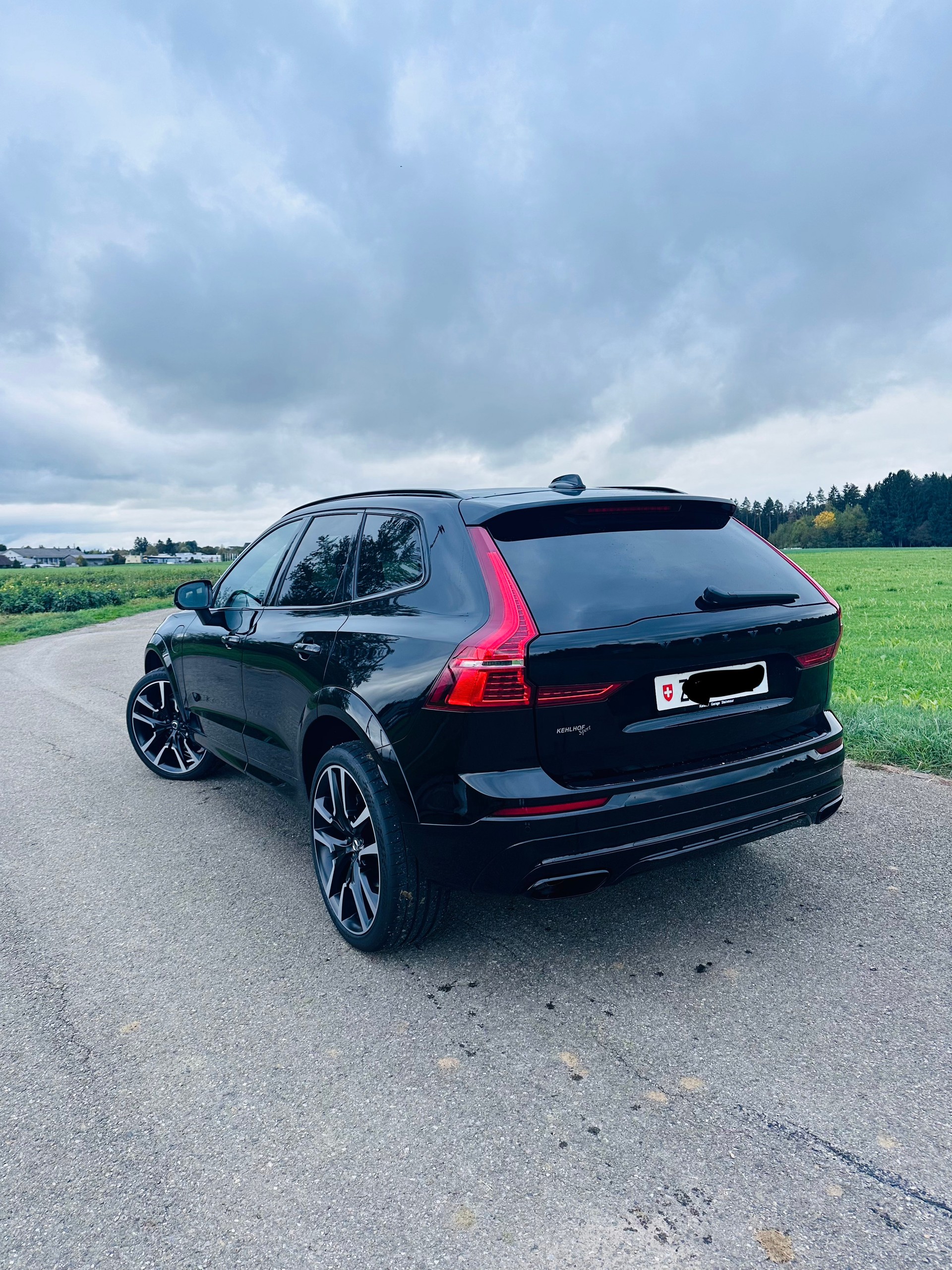 VOLVO 2.0 T8 TE R-Design eAWD-image-3