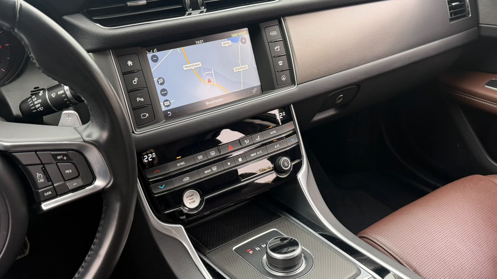 JAGUAR XF S Automatic-image-14