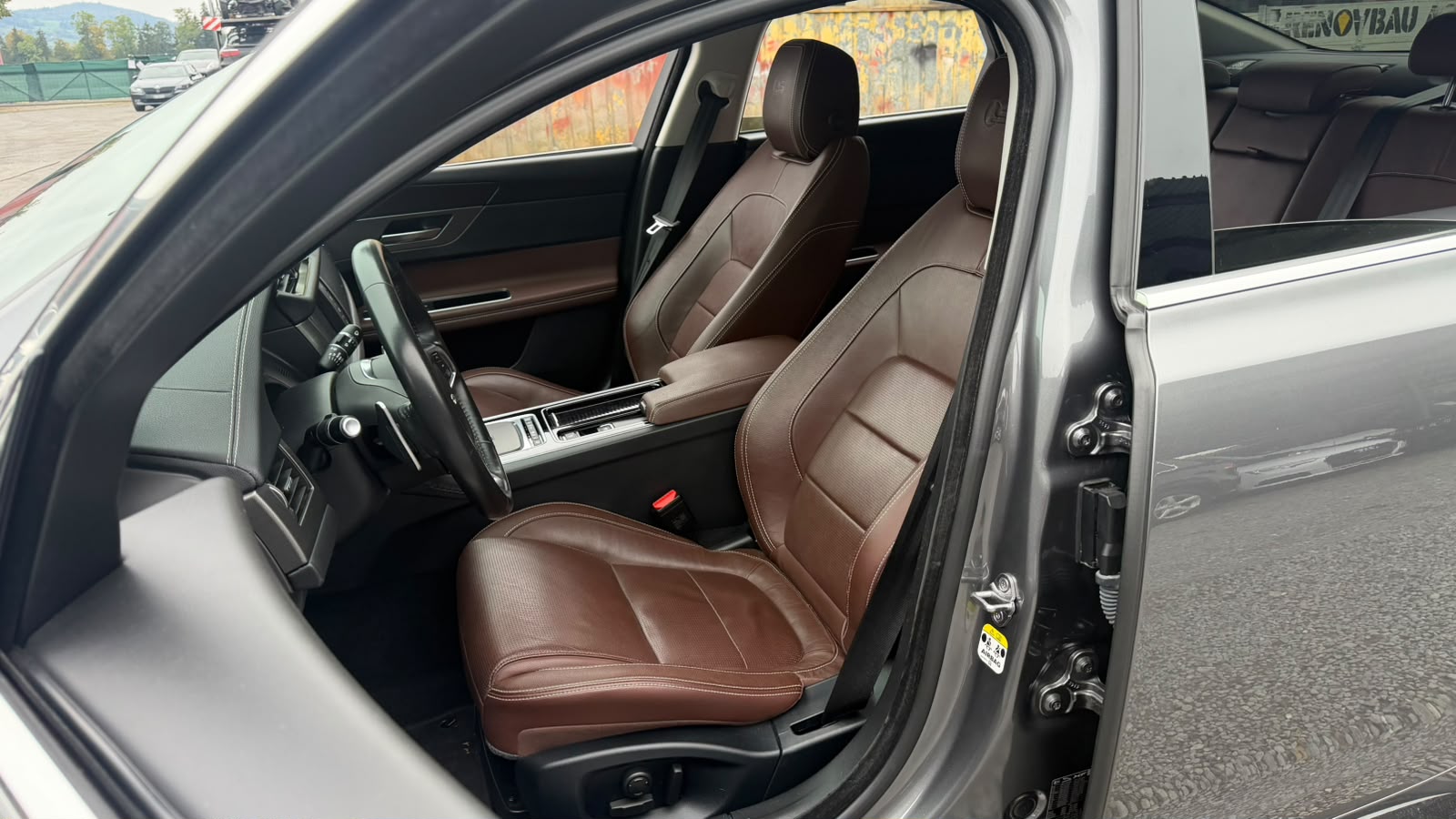 JAGUAR XF S Automatic-image-12