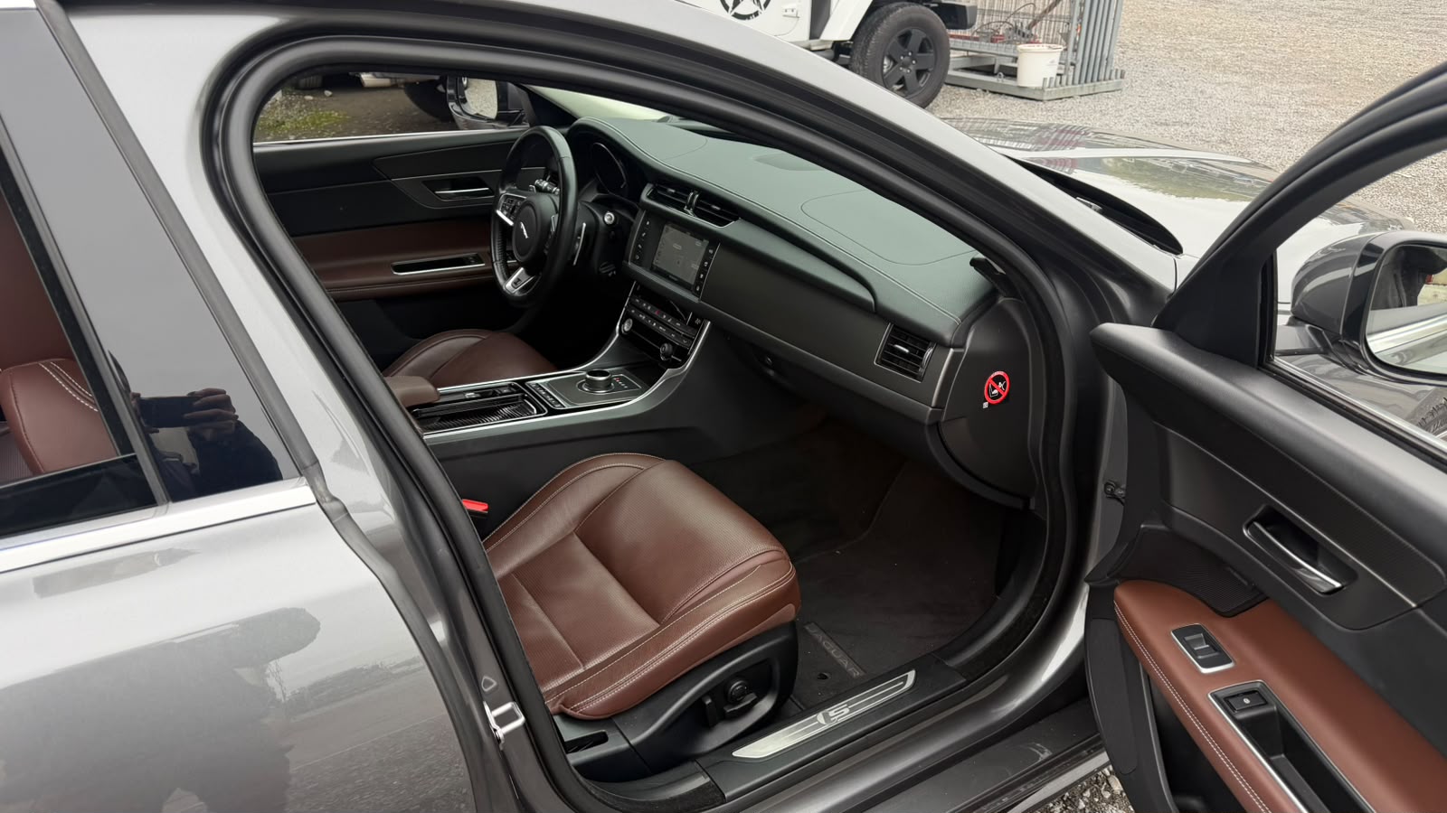 JAGUAR XF S Automatic-image-13