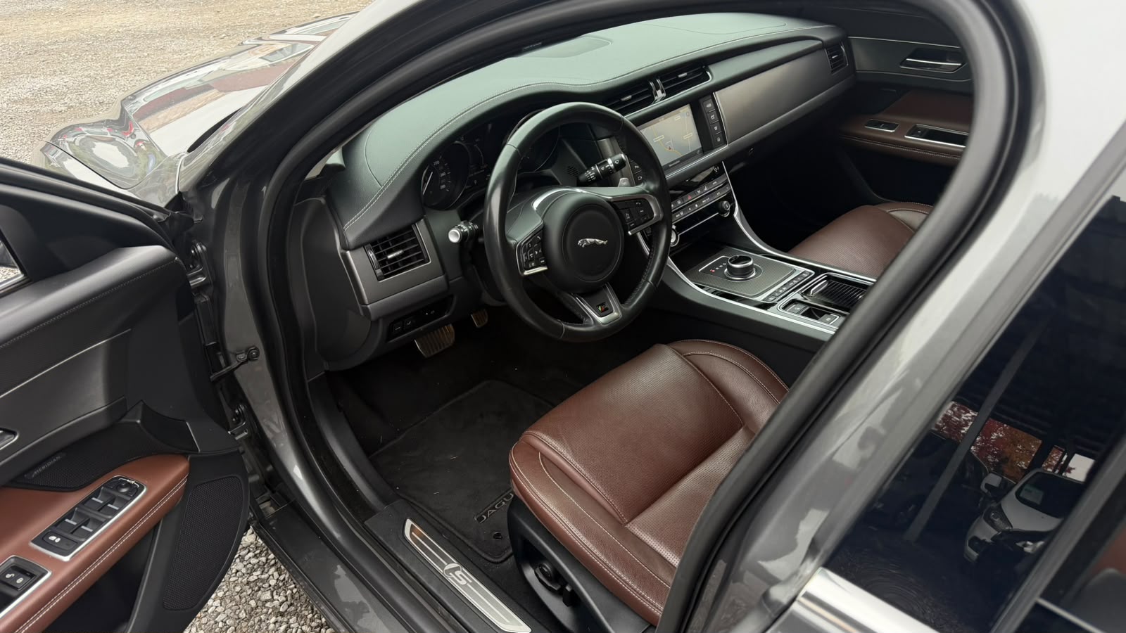 JAGUAR XF S Automatic-image-11