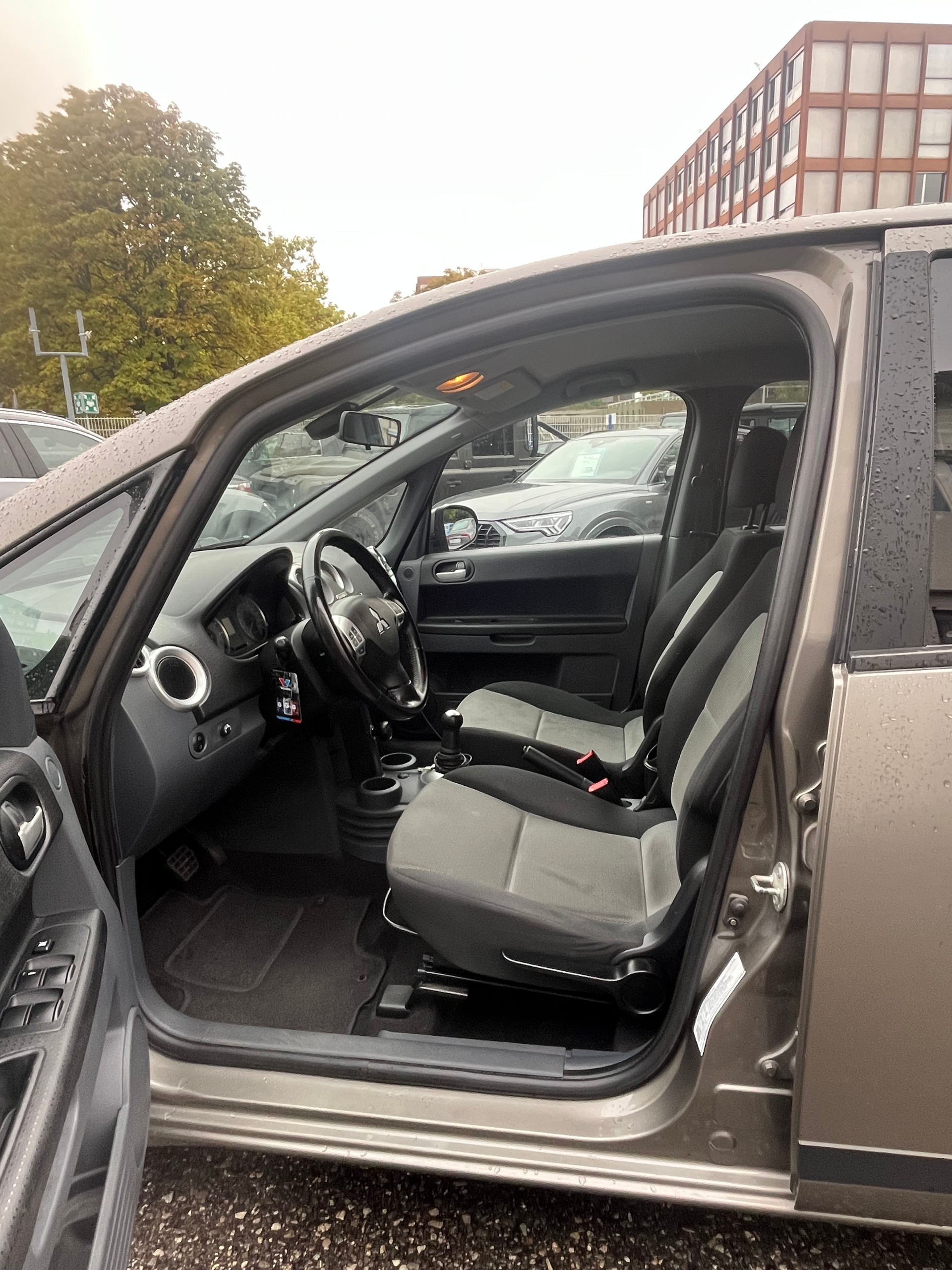 MITSUBISHI Colt 1.3 16V Diamond Allshift-image-4