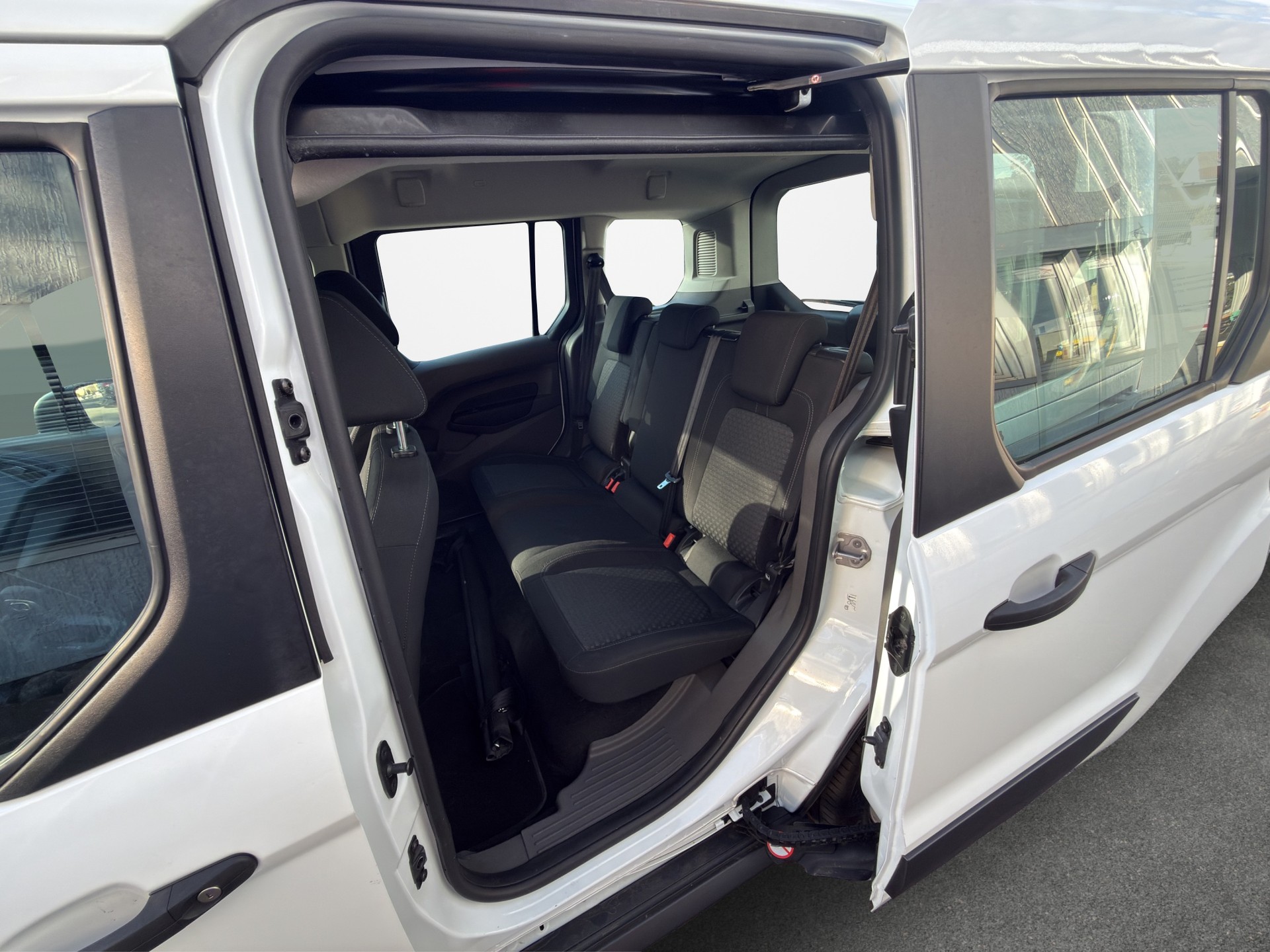 FORD Tourneo Connect 1.5 EcoBlue Trend Automat-image-13