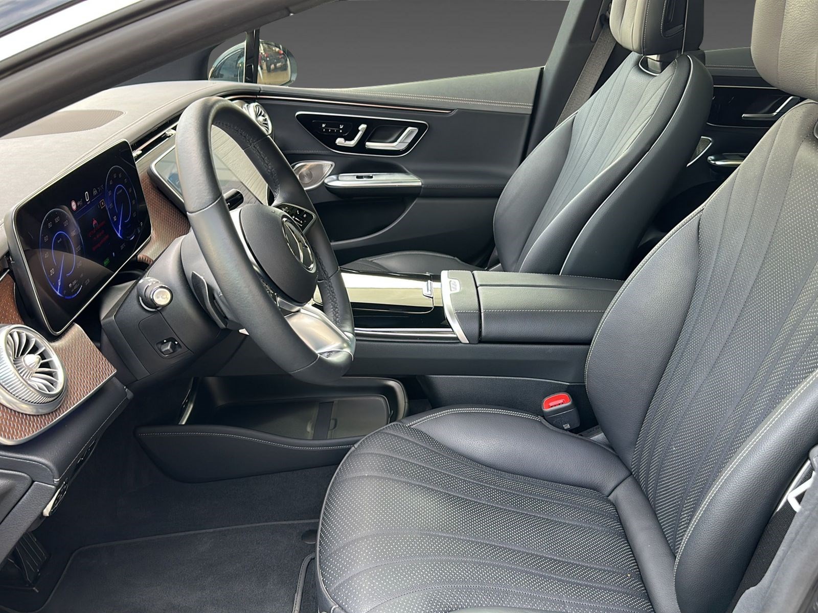 MERCEDES-BENZ EQE 350+-image-6