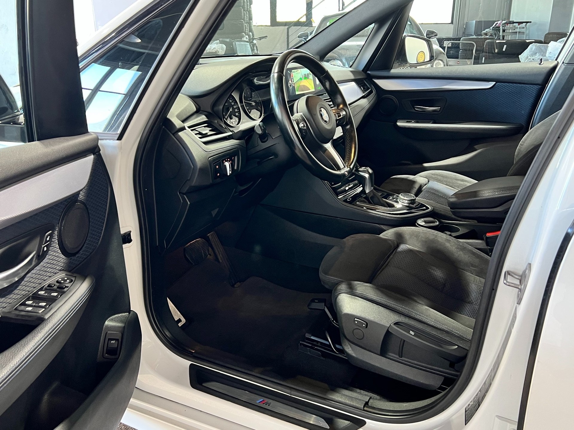 BMW 220d xDrive Active Tourer M Sport Steptronic-image-10