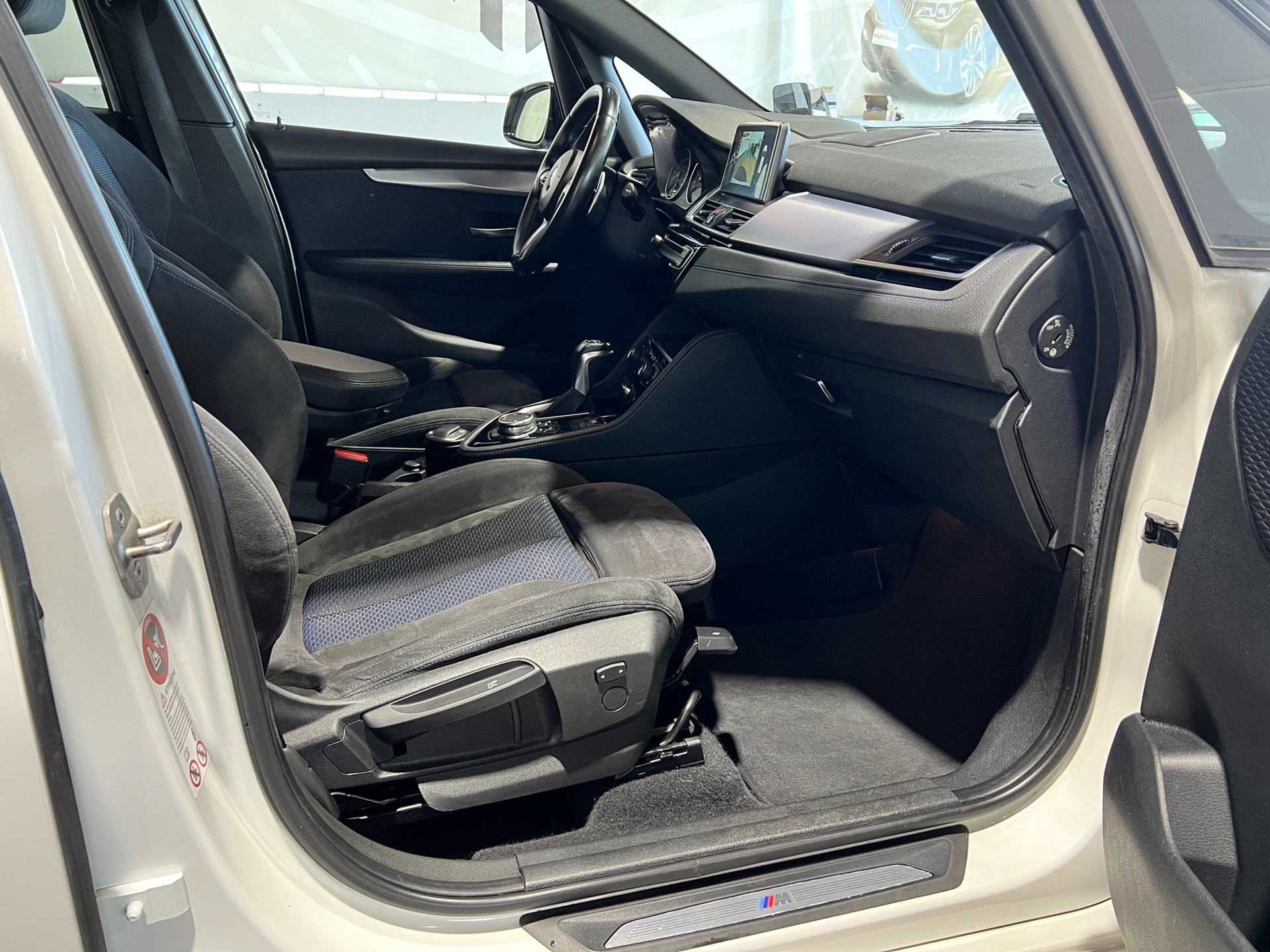 BMW 220d xDrive Active Tourer M Sport Steptronic-image-12