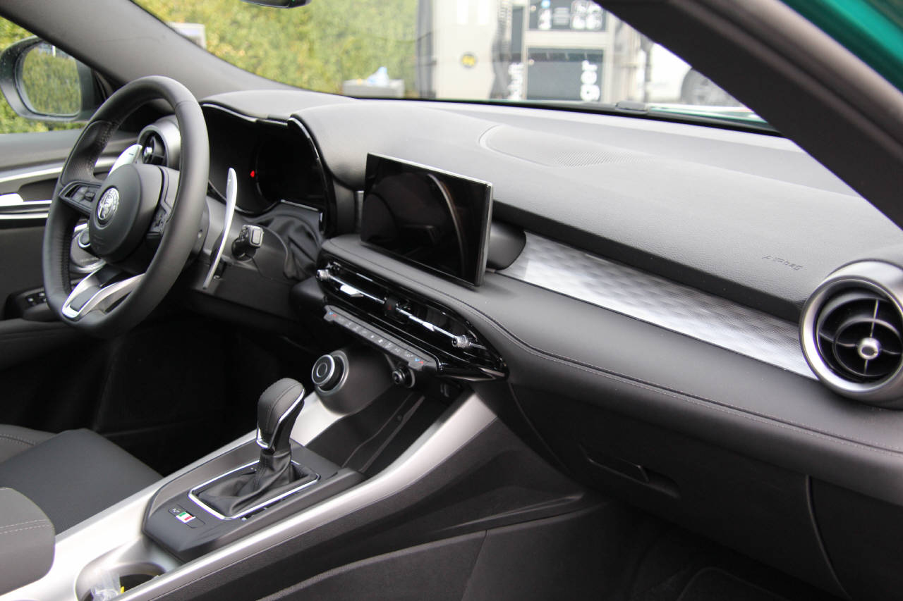 ALFA ROMEO Tonale 1.5 Veloce Pack Premium Sky-image-10