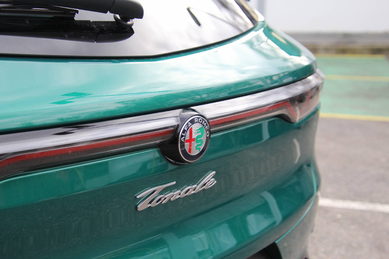 ALFA ROMEO Tonale 1.5 Veloce Pack Premium Sky-image-4