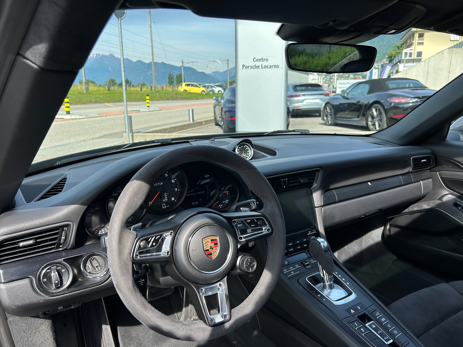 PORSCHE 911 Carrera 4 GTS PDK-image-7