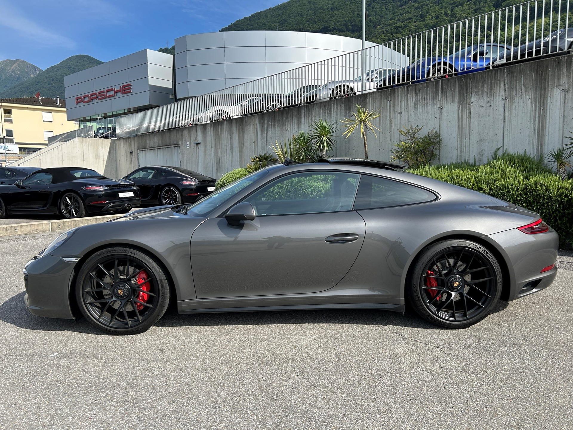 PORSCHE 911 Carrera 4 GTS PDK-image-1