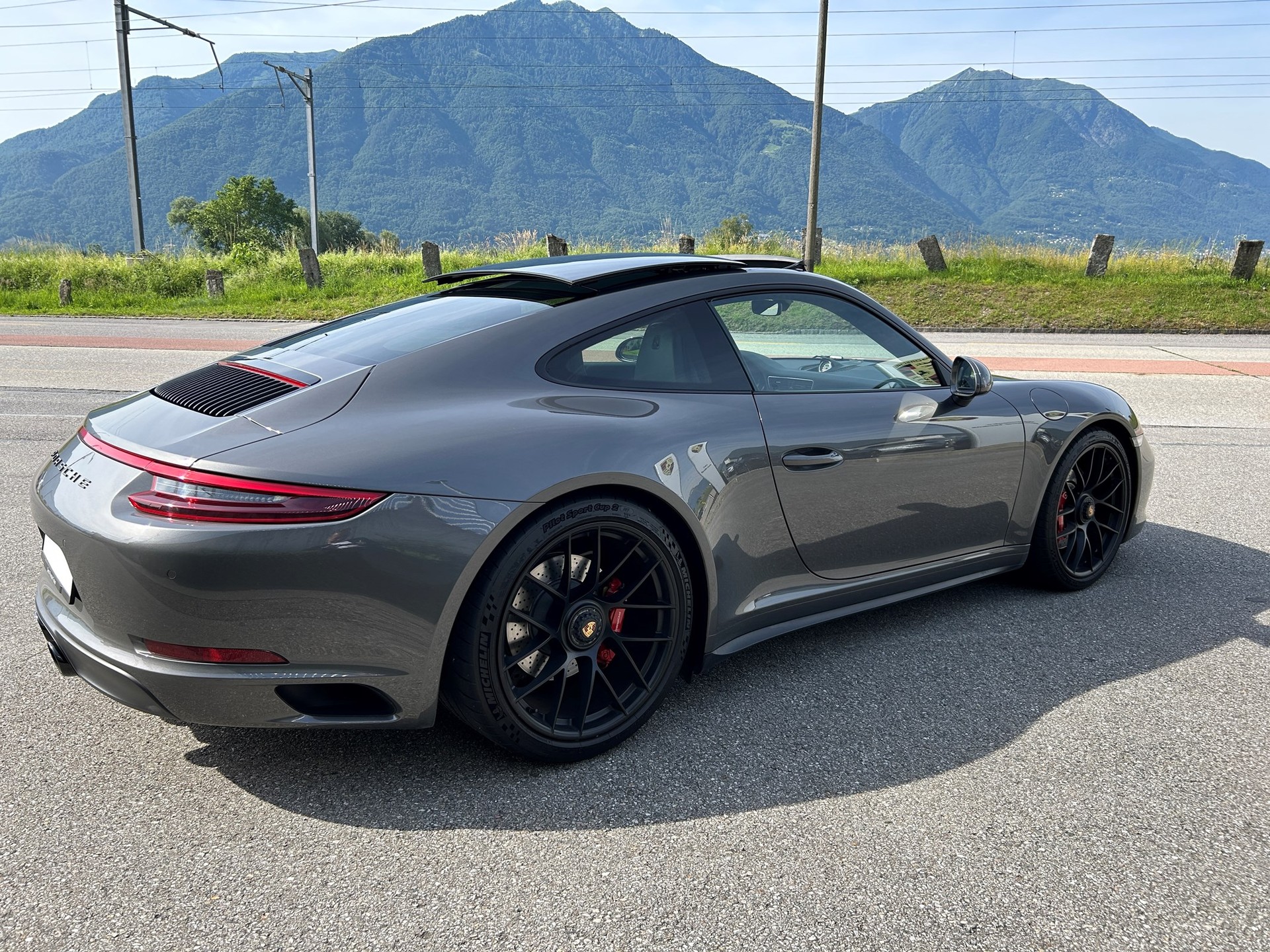 PORSCHE 911 Carrera 4 GTS PDK-image-4