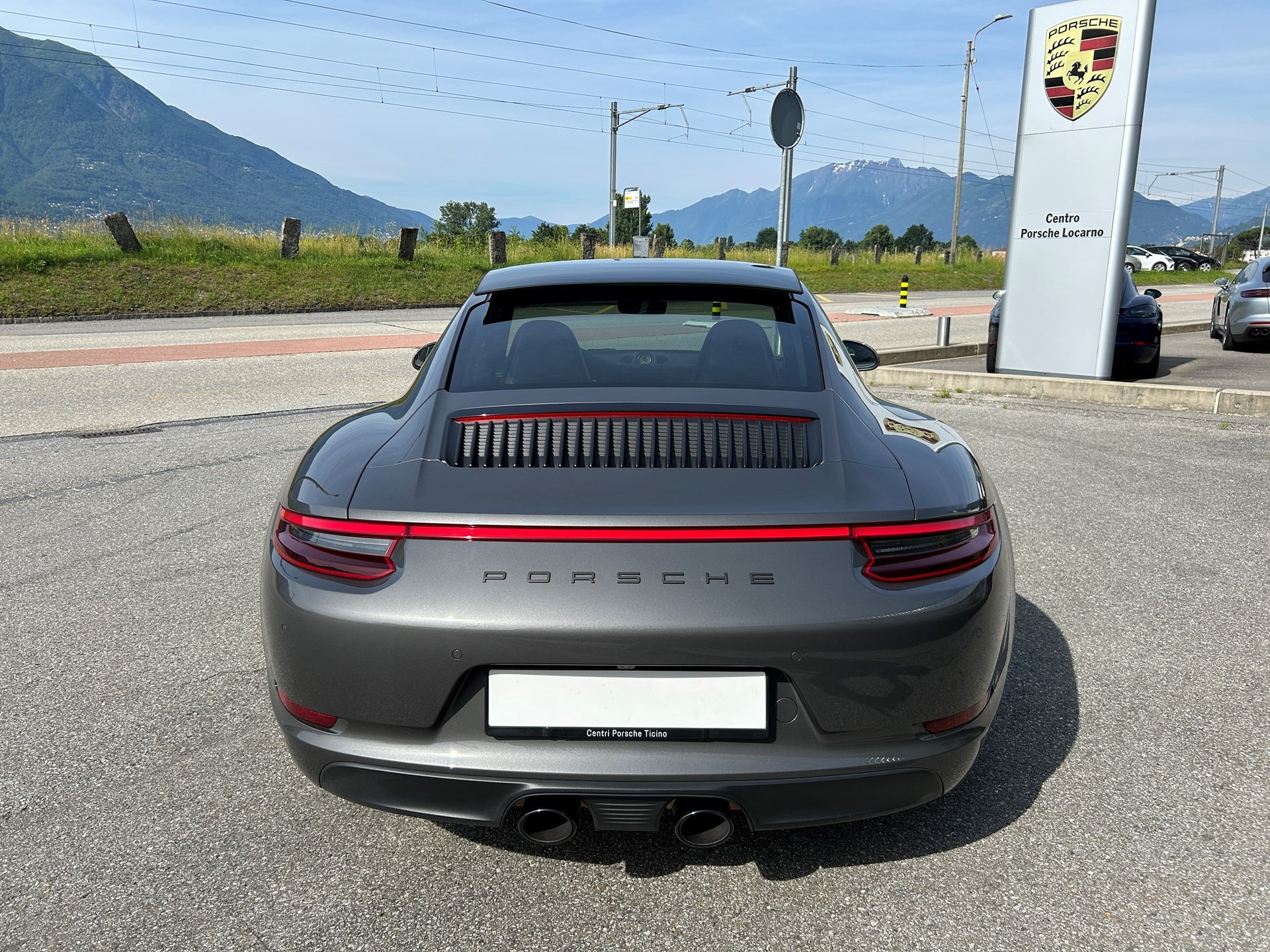 PORSCHE 911 Carrera 4 GTS PDK-image-5