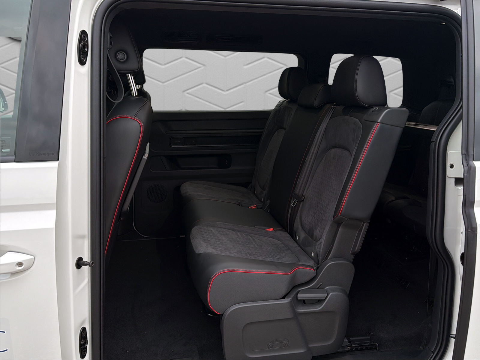 VW ID.Buzz LWB GTX 4 Motion-image-12