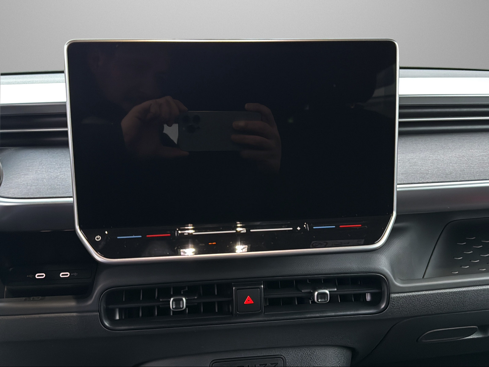 VW ID.Buzz LWB GTX 4 Motion-image-10