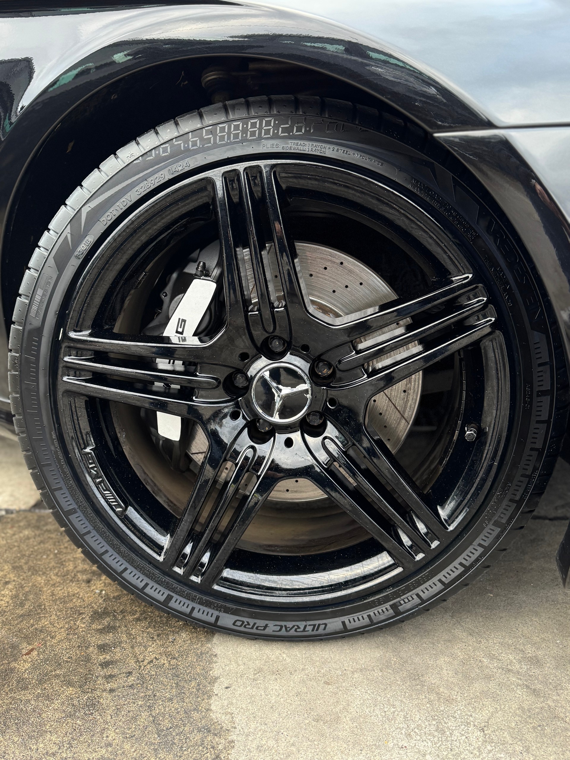 MERCEDES-BENZ CLS 63 AMG 7G-Tronic-showroom-element-3