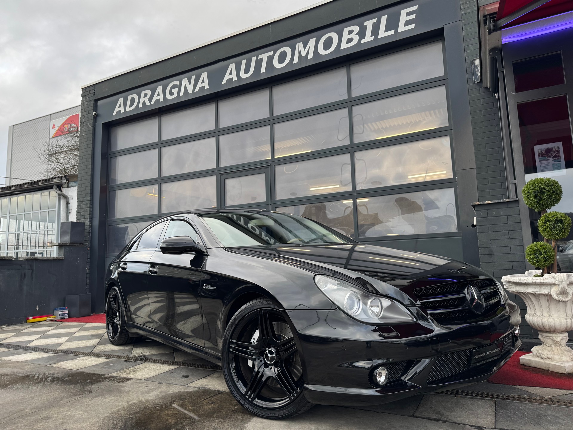 MERCEDES-BENZ CLS 63 AMG 7G-Tronic-showroom-element-2