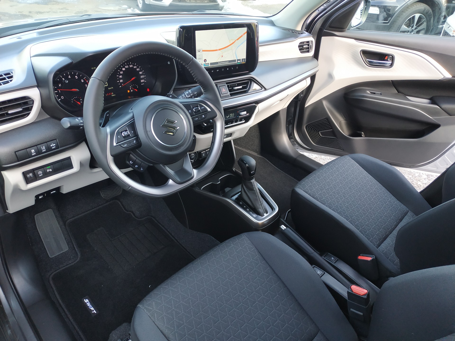 SUZUKI Swift 1.2 Compact Top Hybrid CVT MY25-image-8