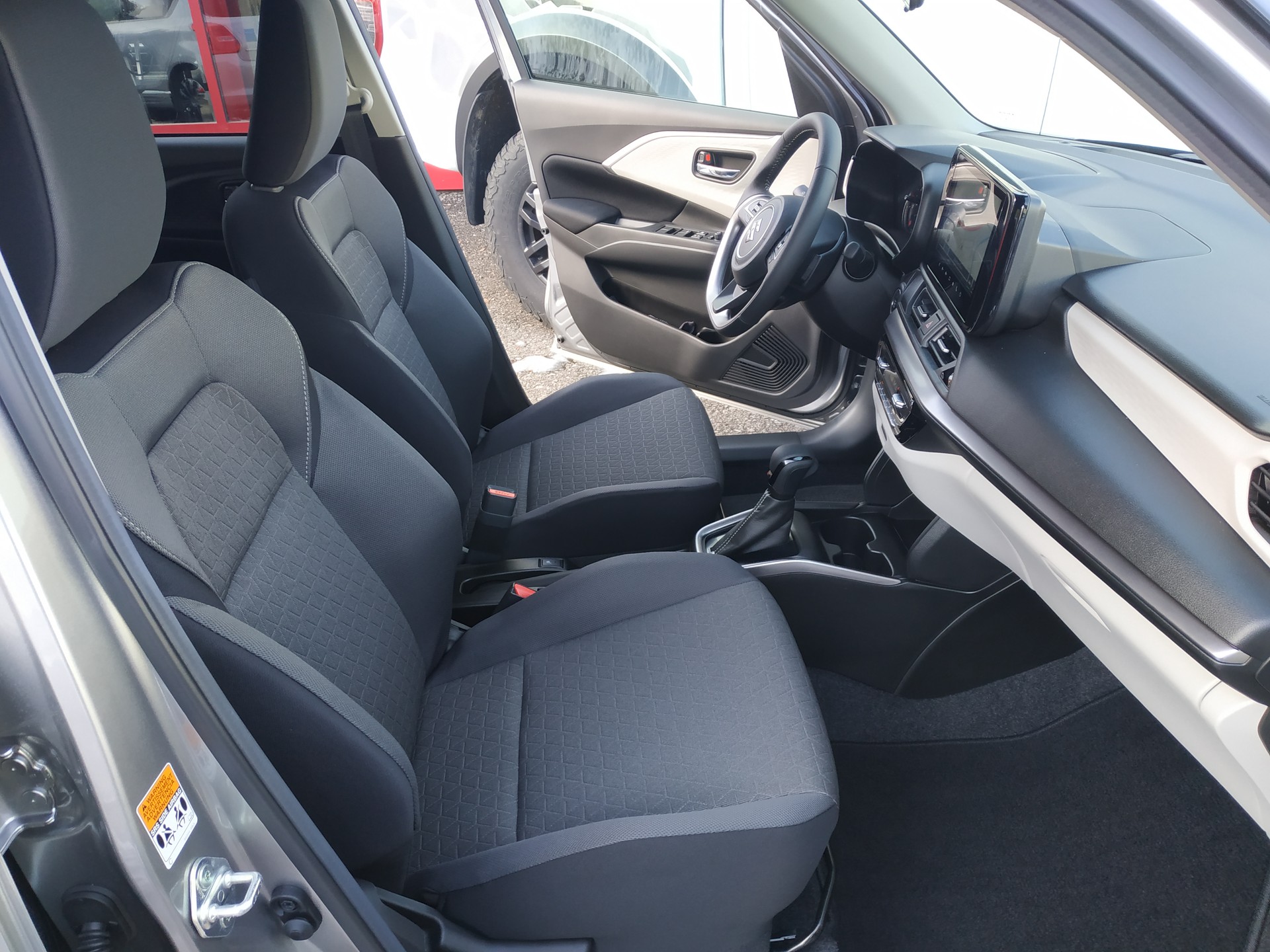 SUZUKI Swift 1.2 Compact Top Hybrid CVT MY25-image-11