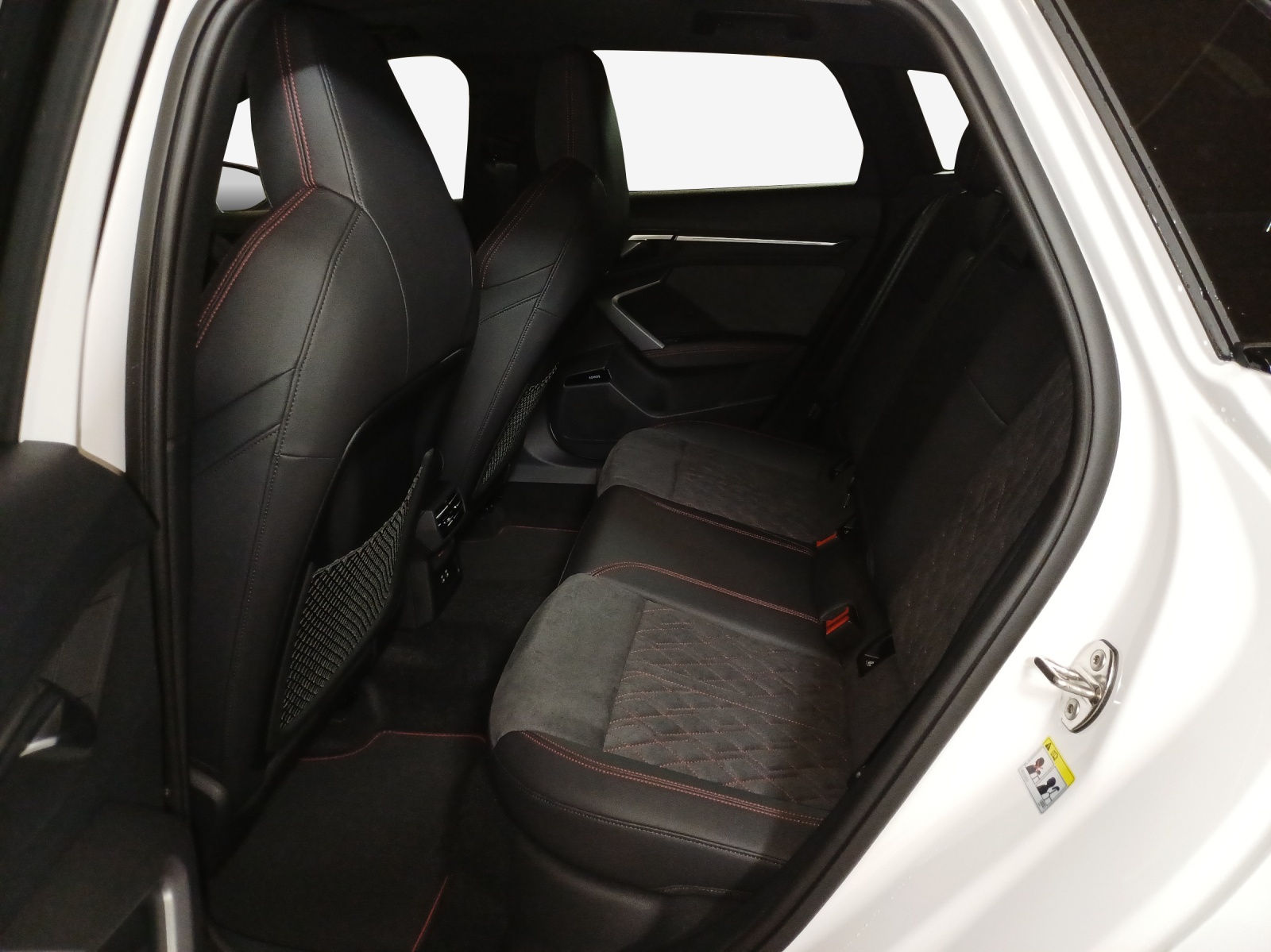 AUDI A3 Sportback 45 TFSI e S line S-tronic-image-11