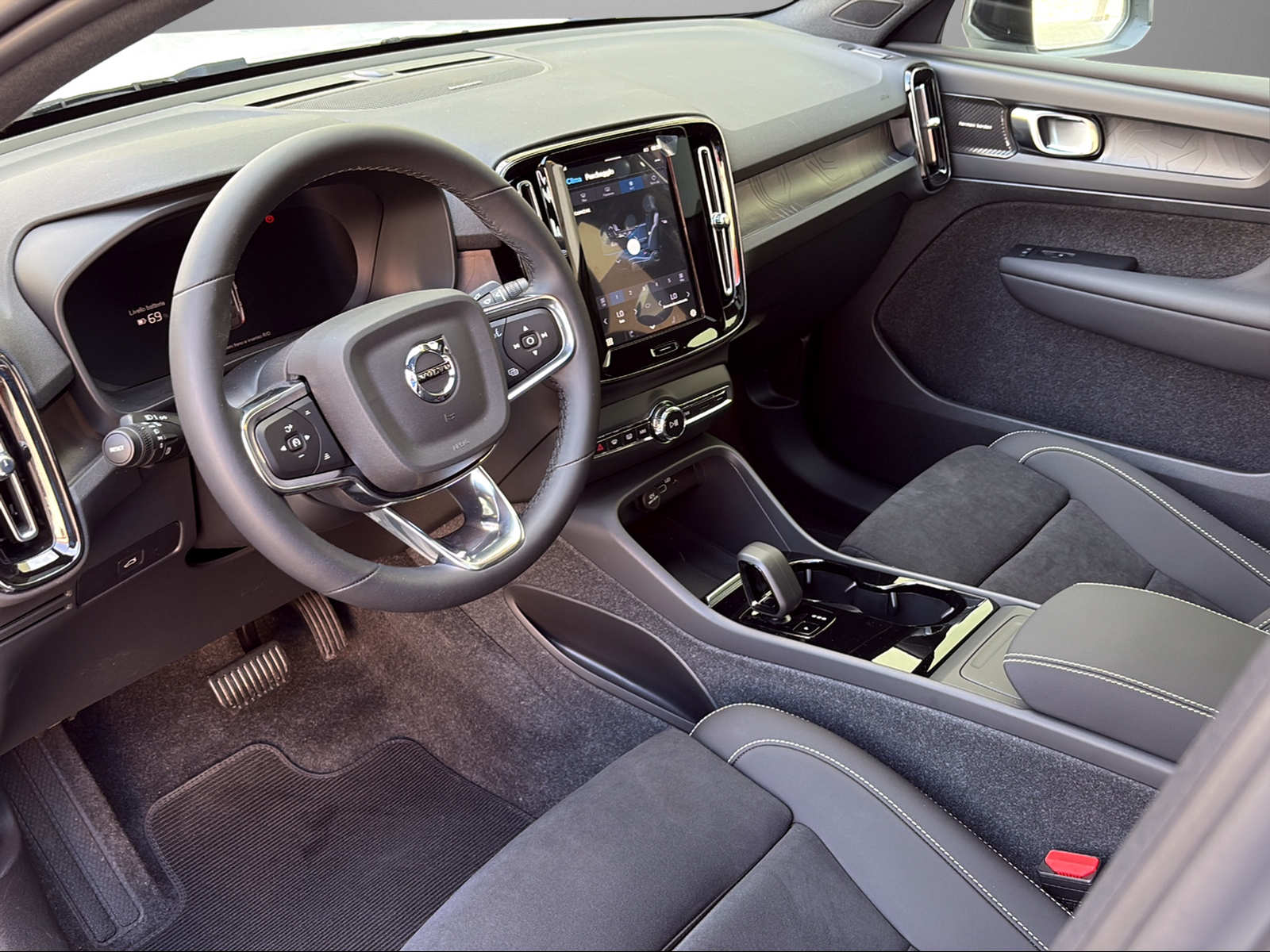 VOLVO C40 Recharge E80 82kWh Twin AWD Pure Electric Ultimate-image-7