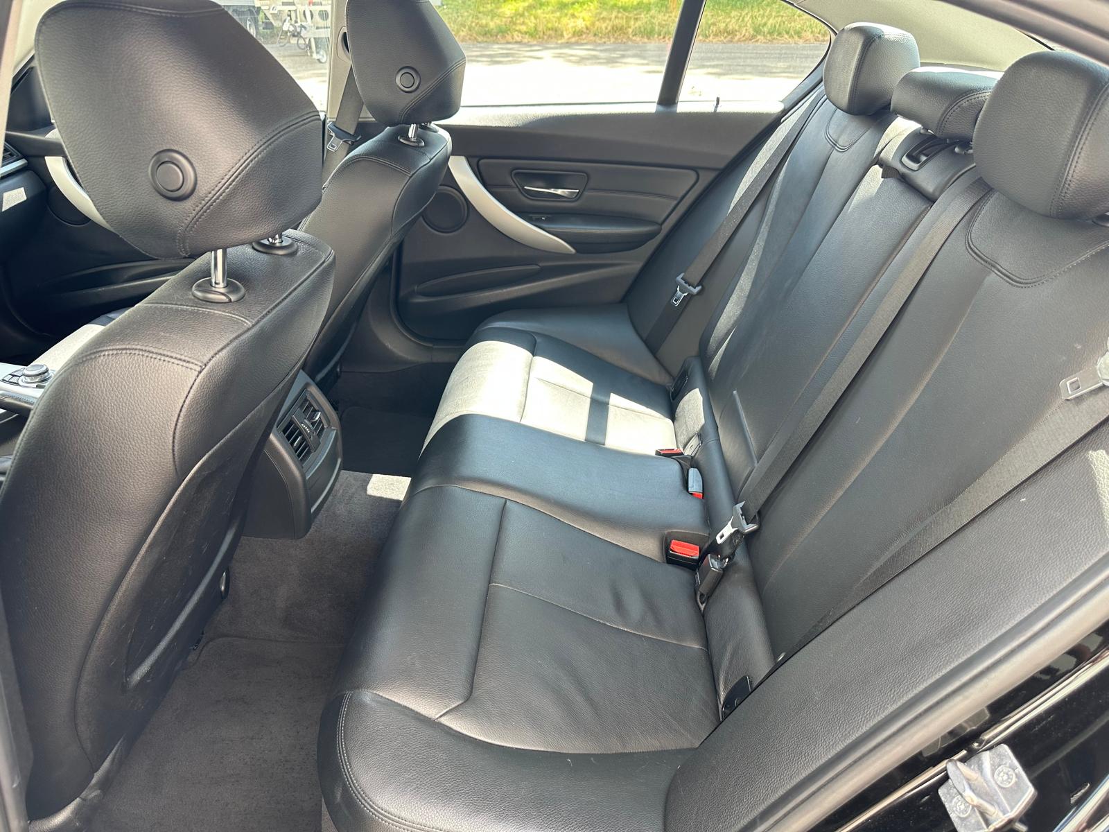 BMW 320i xDrive Steptronic-image-7