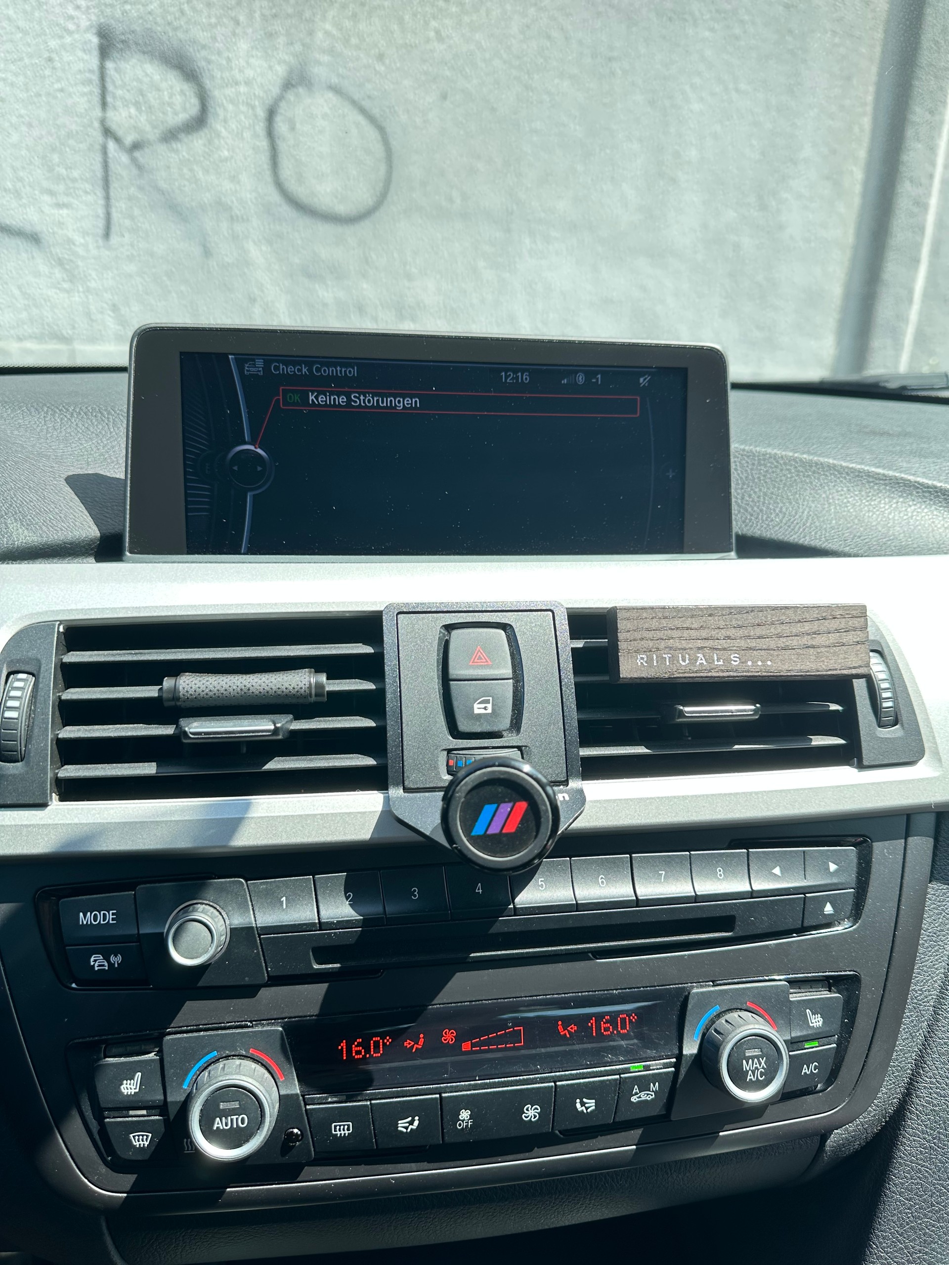 BMW 320i xDrive Steptronic-image-8