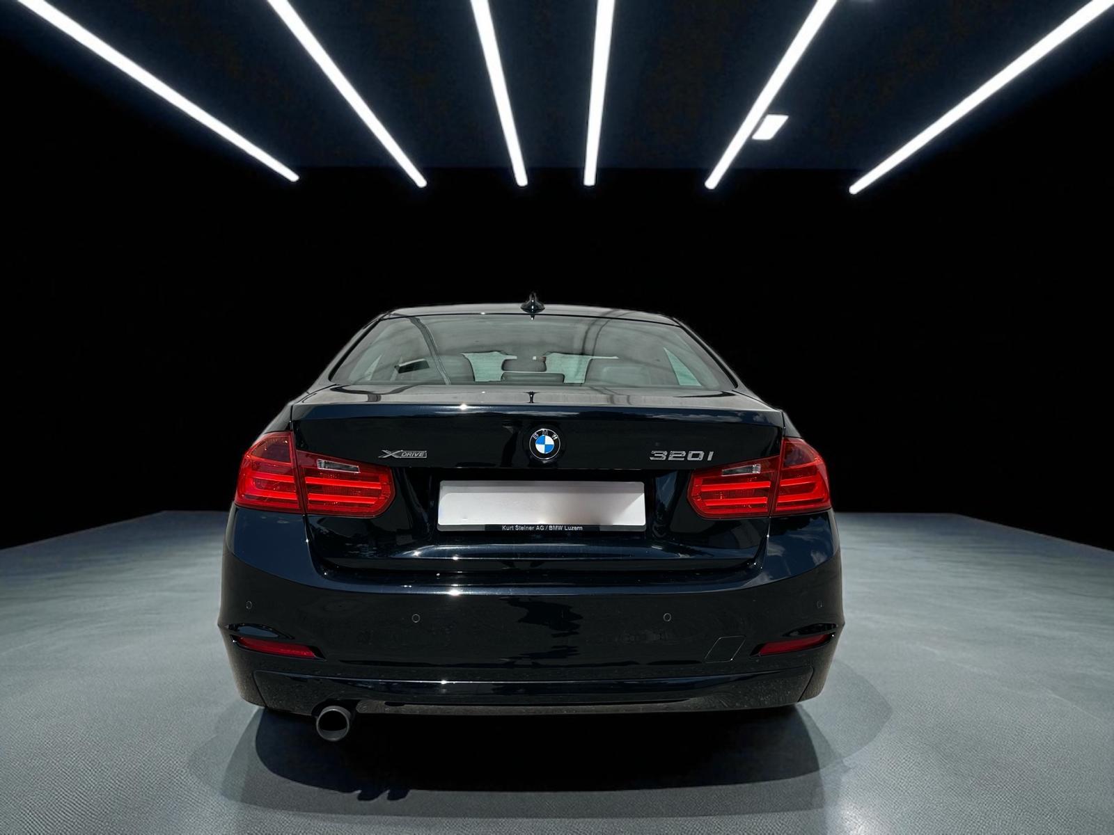 BMW 320i xDrive Steptronic-image-4