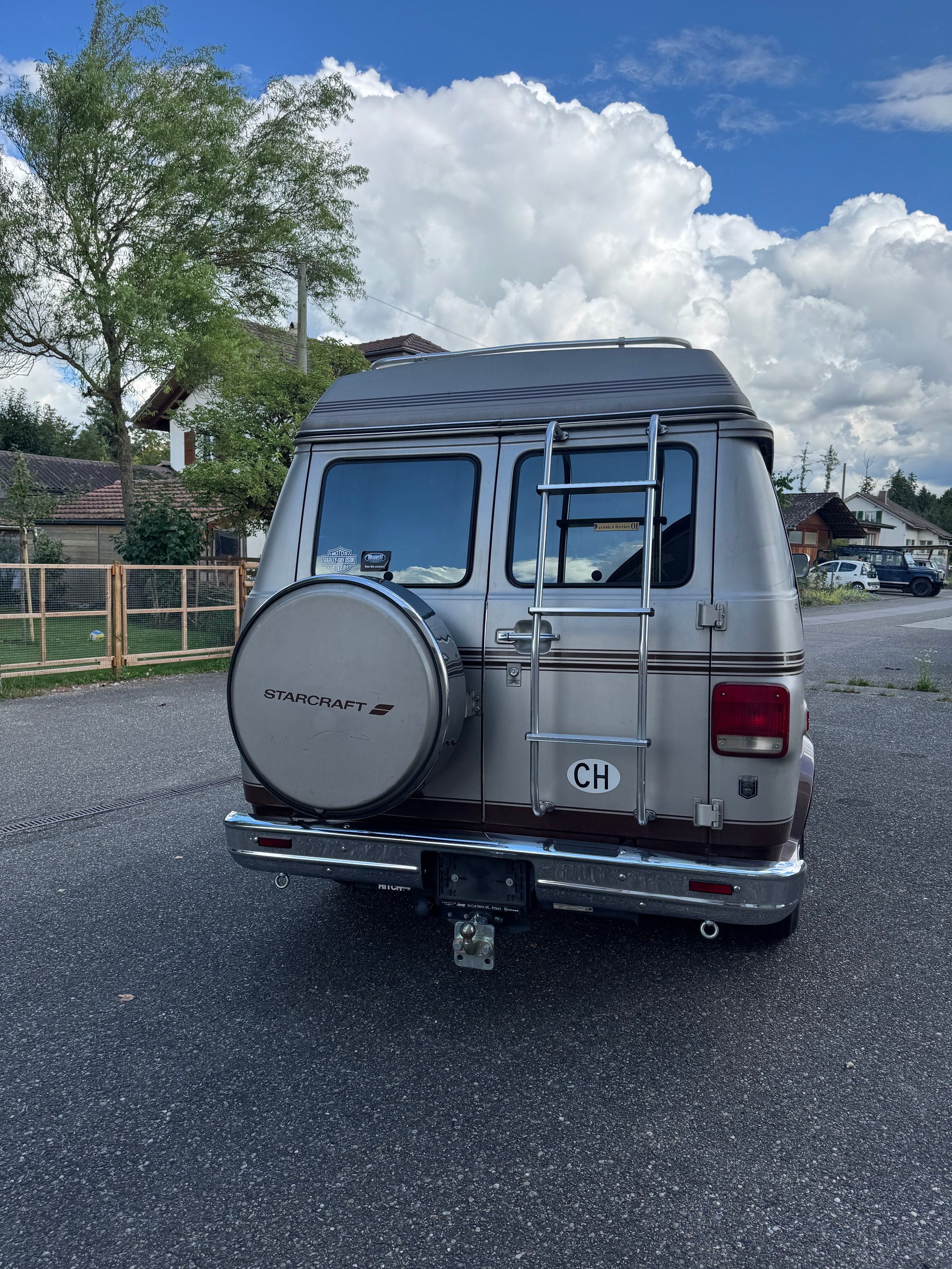 CHEVROLET G30 Starcraft Van Conversions-image-1