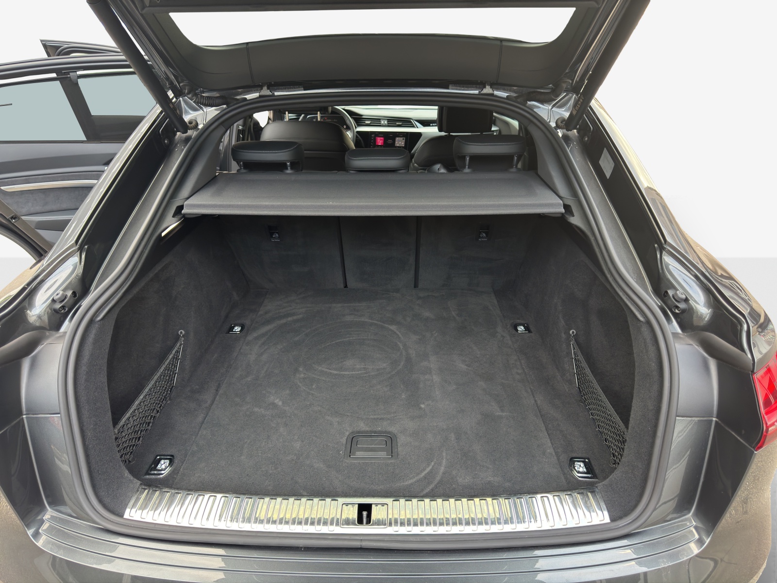 AUDI e-tron SB 55 quattro-image-13