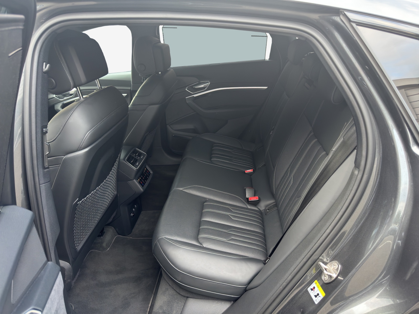 AUDI e-tron SB 55 quattro-image-12