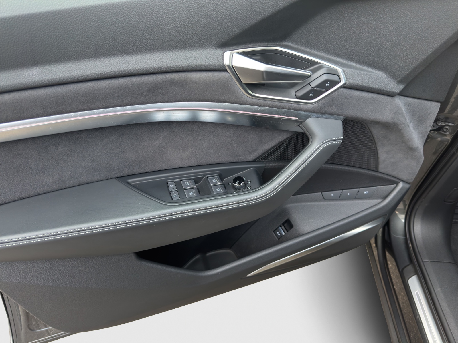 AUDI e-tron SB 55 quattro-image-14