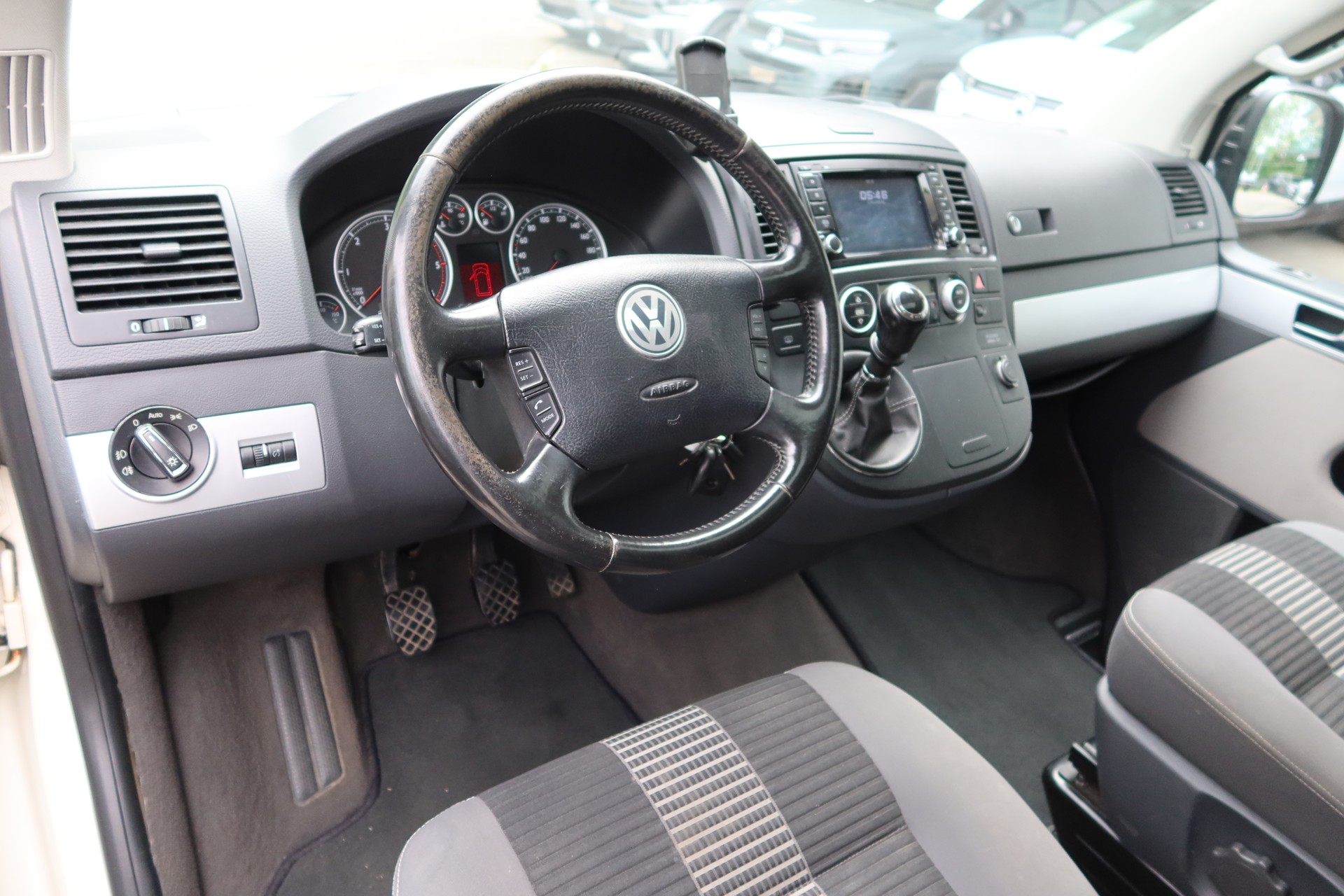 VW Multivan Comf. 2.5TDI 4M-image-9