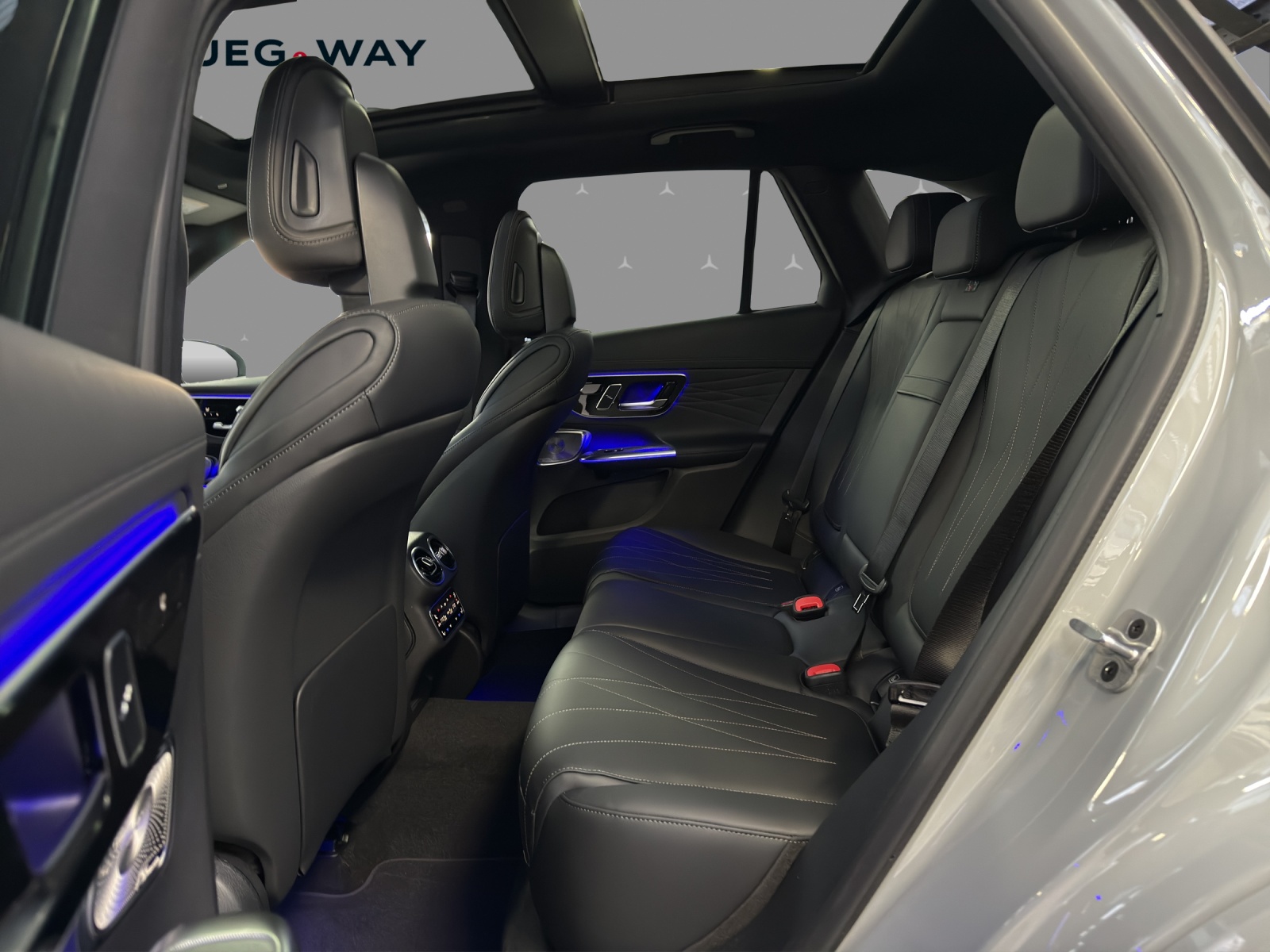 MERCEDES-BENZ GLC 300 e 4Matic 9G-Tronic-image-13
