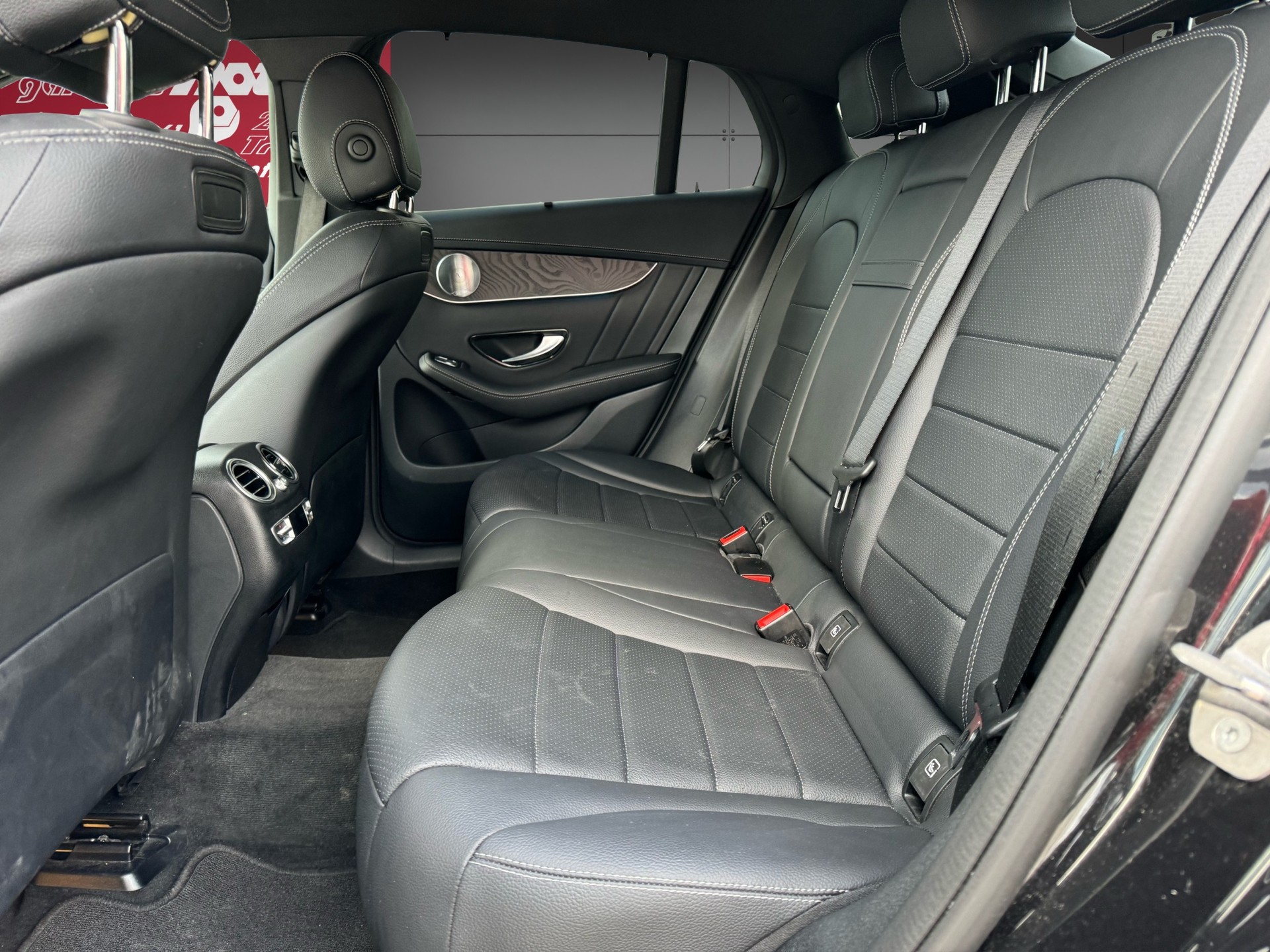 MERCEDES-BENZ GLC 300 Coupé AMG Line 4Matic 9G-Tronic-image-5