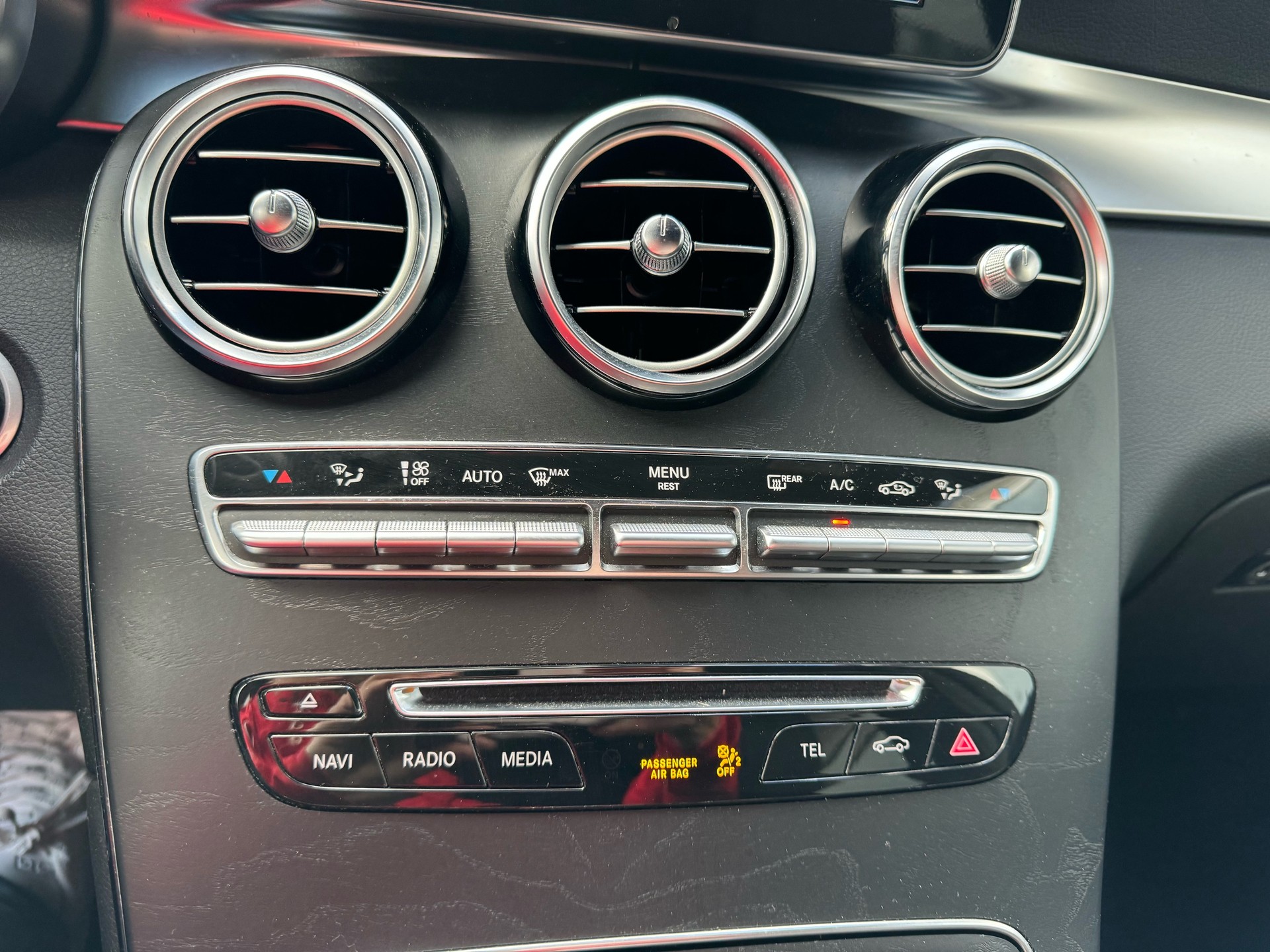 MERCEDES-BENZ GLC 300 Coupé AMG Line 4Matic 9G-Tronic-image-8