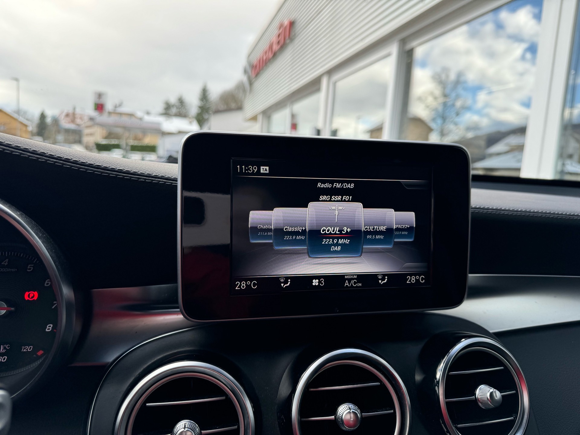 MERCEDES-BENZ GLC 300 Coupé AMG Line 4Matic 9G-Tronic-image-7