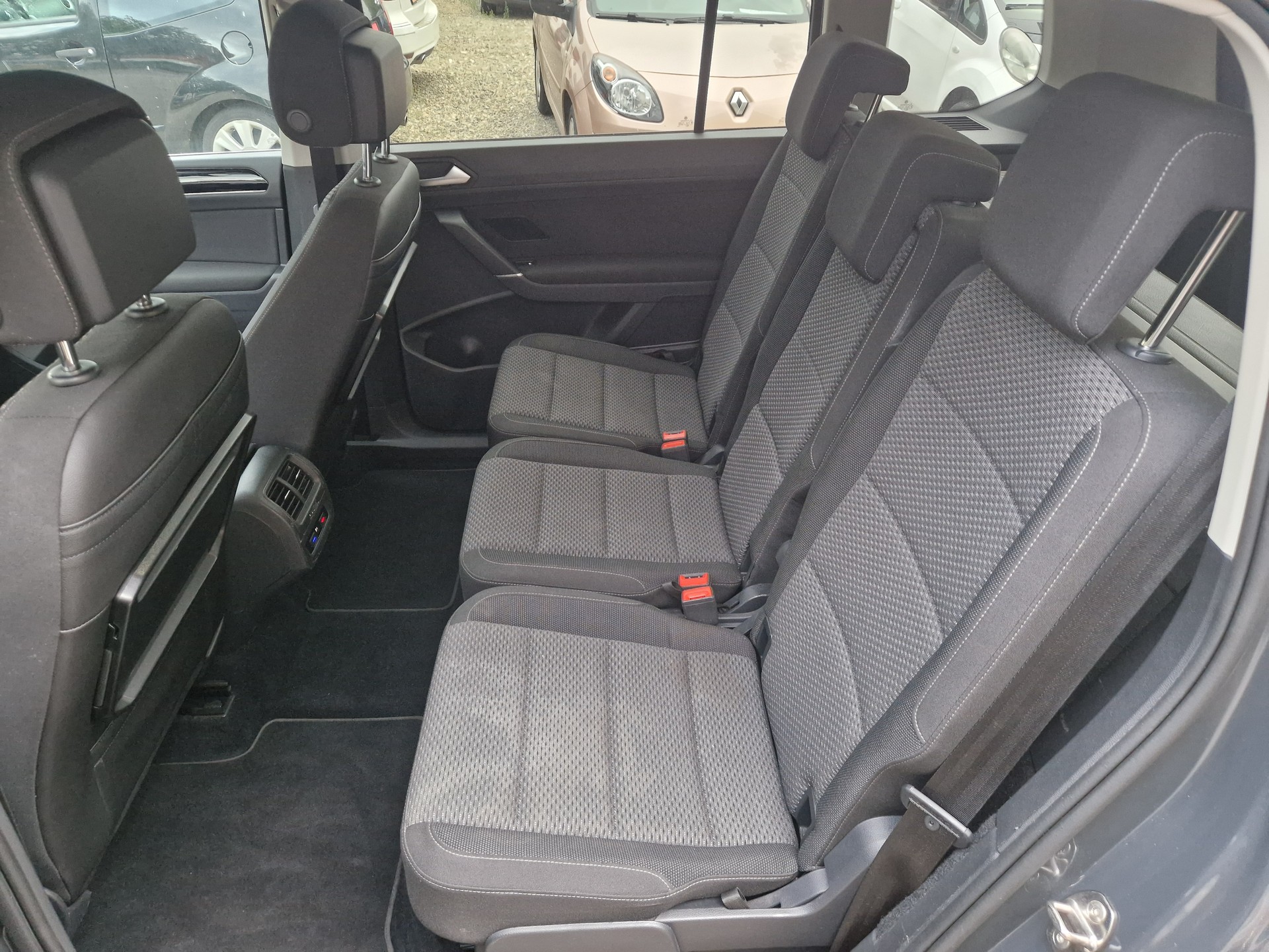 VW Touran 1.6 TDI BlueMotion Technology Comfortline DSG-image-9