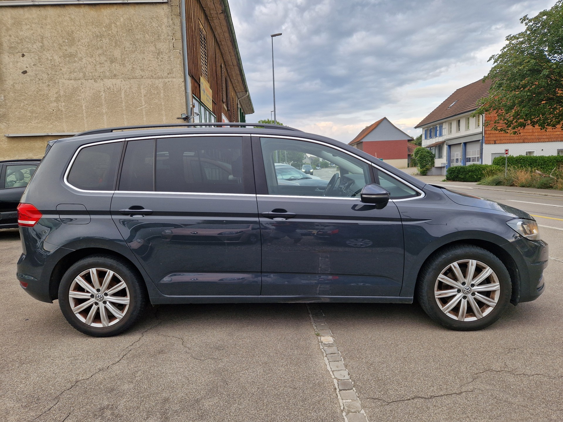 VW Touran 1.6 TDI BlueMotion Technology Comfortline DSG-image-3
