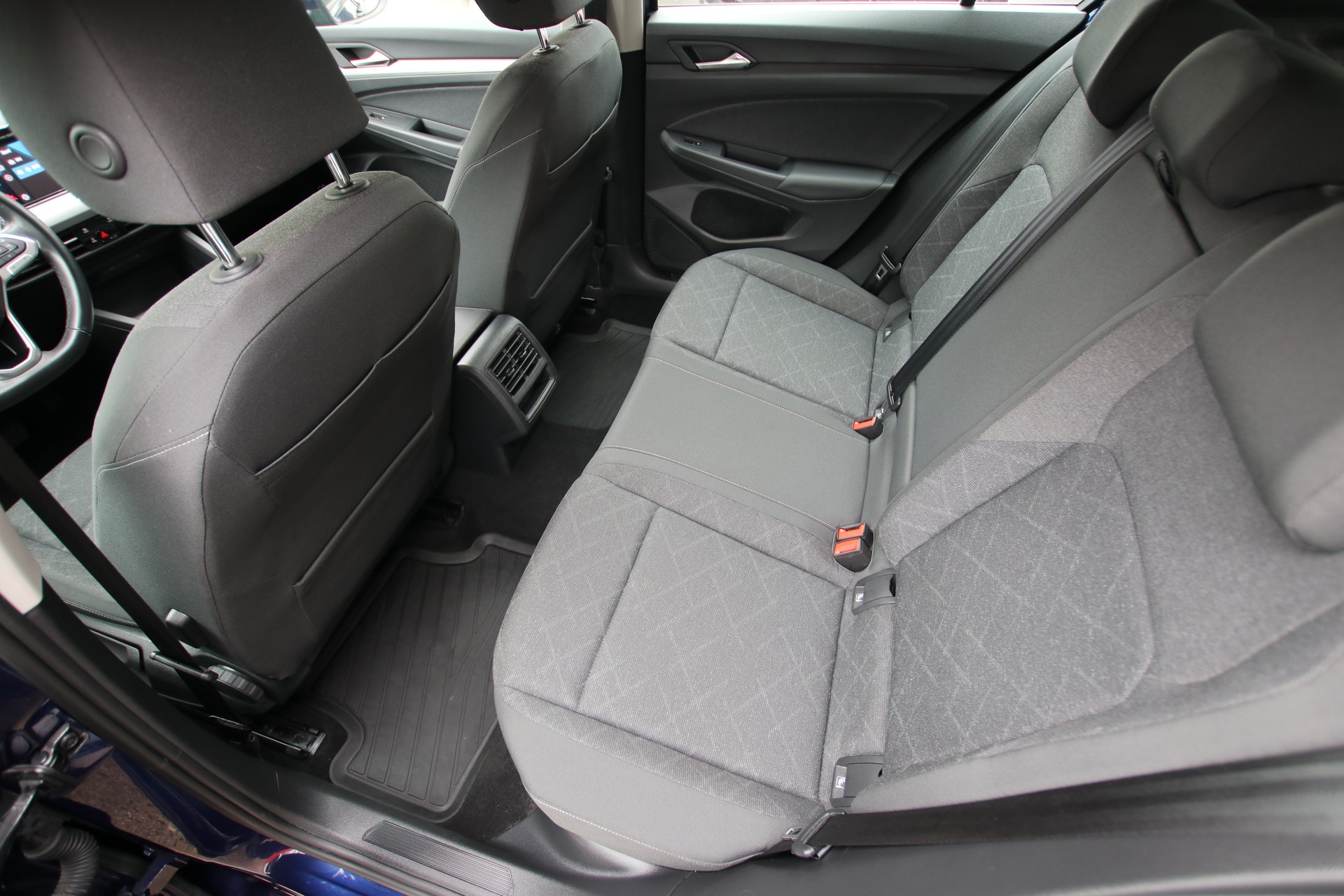 VW Golf 1.0 eTSI mHEV ACTLife DSG-image-13