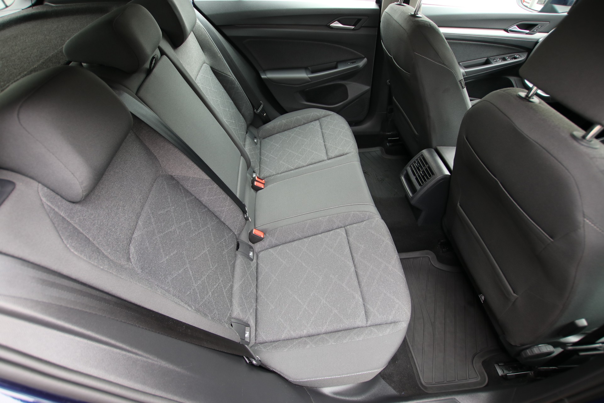 VW Golf 1.0 eTSI mHEV ACTLife DSG-image-14